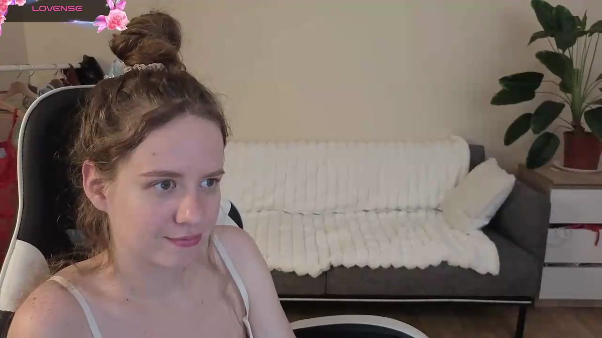 Gallery image thumbnail from BlueFlowerr's myfreecams stream on, 08/28/2026, 24:02 image 16 of 20