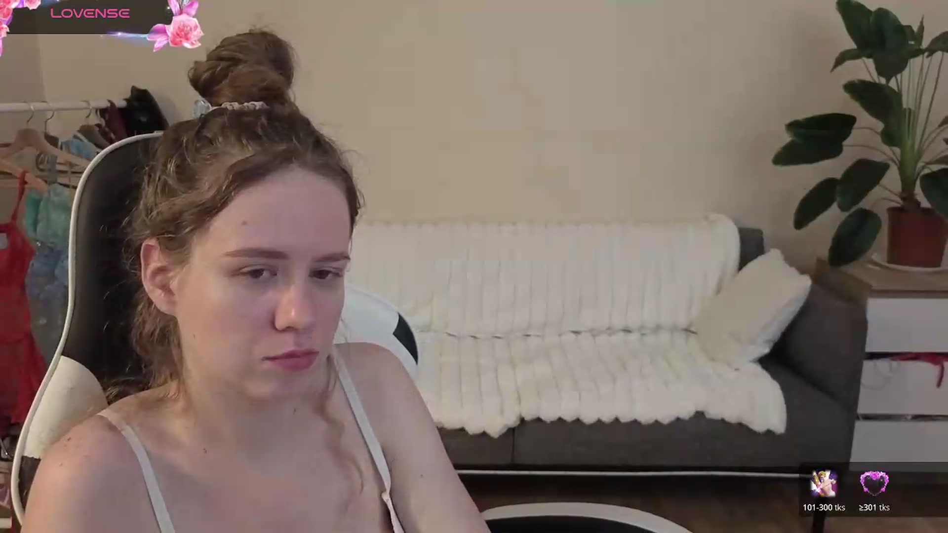 Gallery image thumbnail from BlueFlowerr's myfreecams stream on, 08/28/2026, 24:02 image 15 of 20