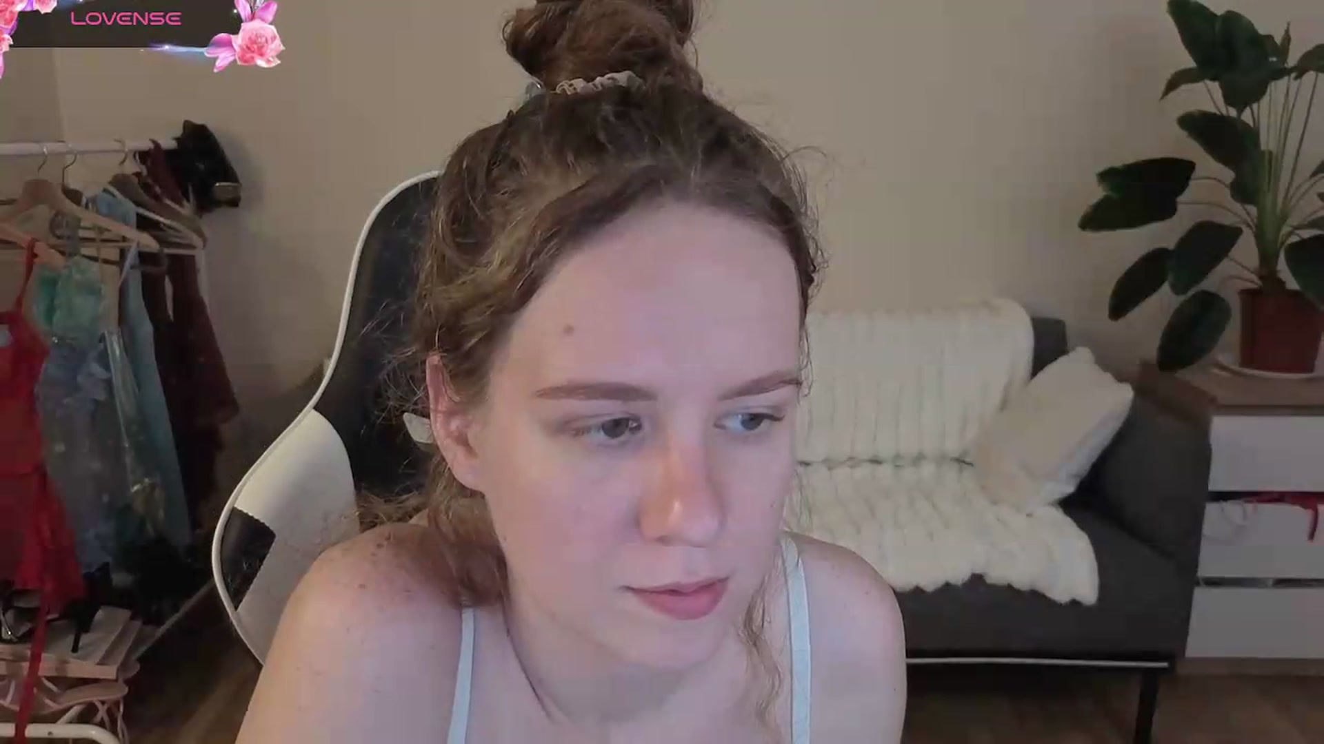 Gallery image thumbnail from BlueFlowerr's myfreecams stream on, 08/28/2026, 24:02 image 8 of 20