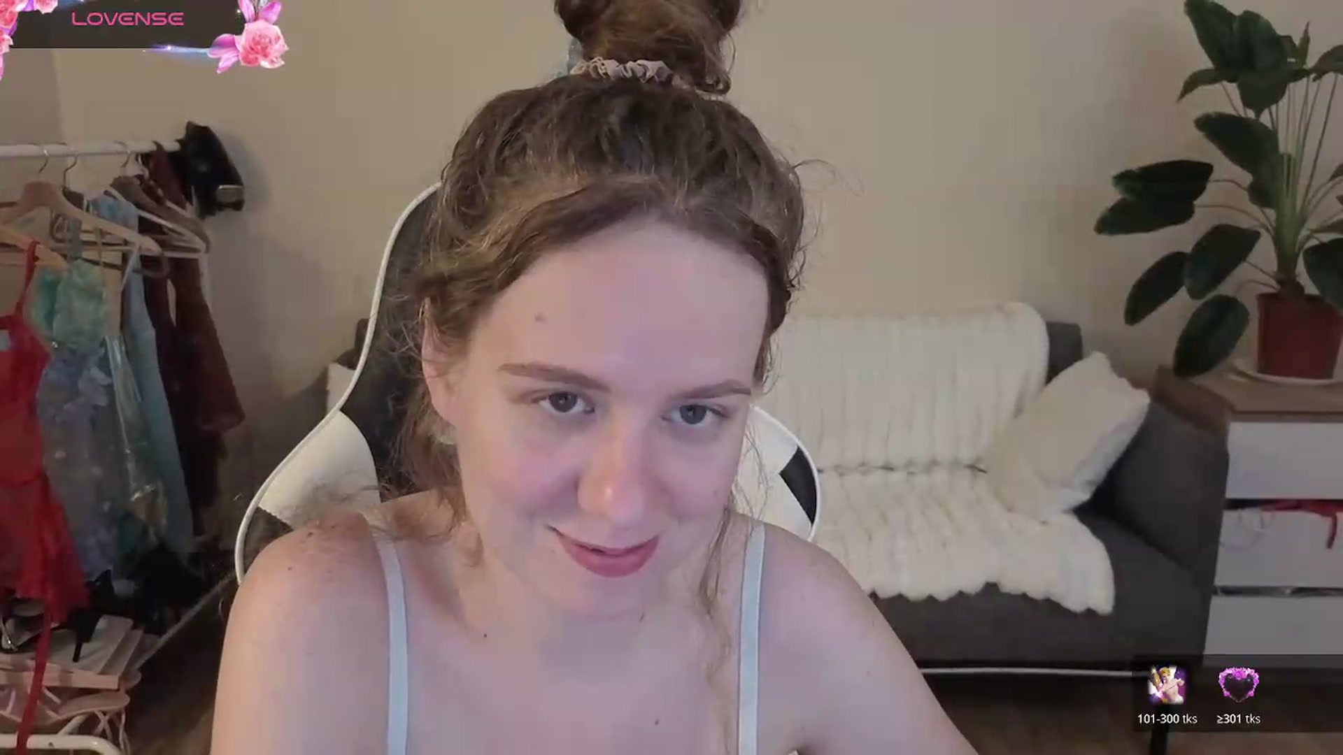 Gallery image thumbnail from BlueFlowerr's myfreecams stream on, 08/28/2026, 24:02 image 4 of 20
