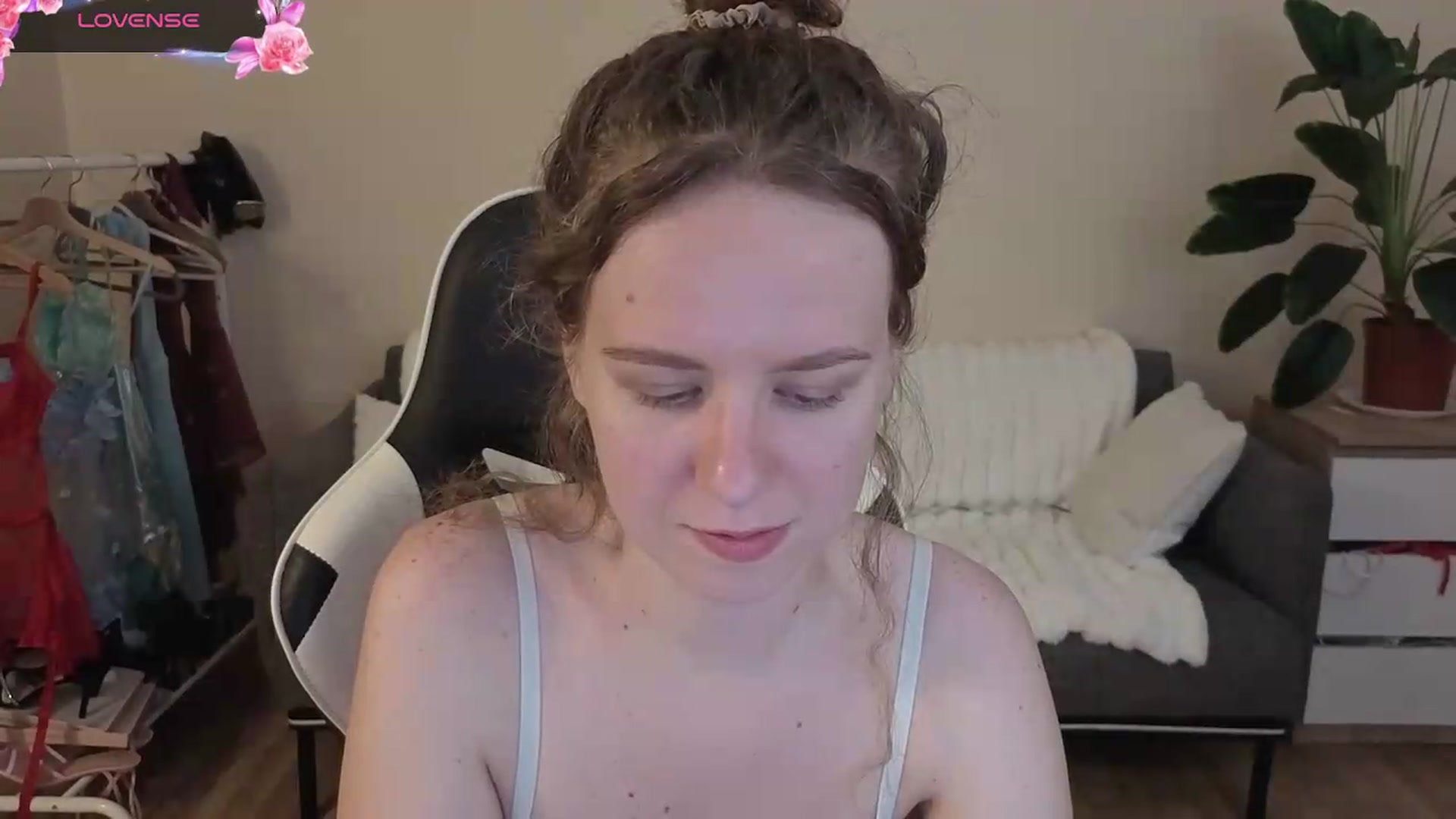 Gallery image thumbnail from BlueFlowerr's myfreecams stream on, 08/28/2026, 24:02 image 6 of 20
