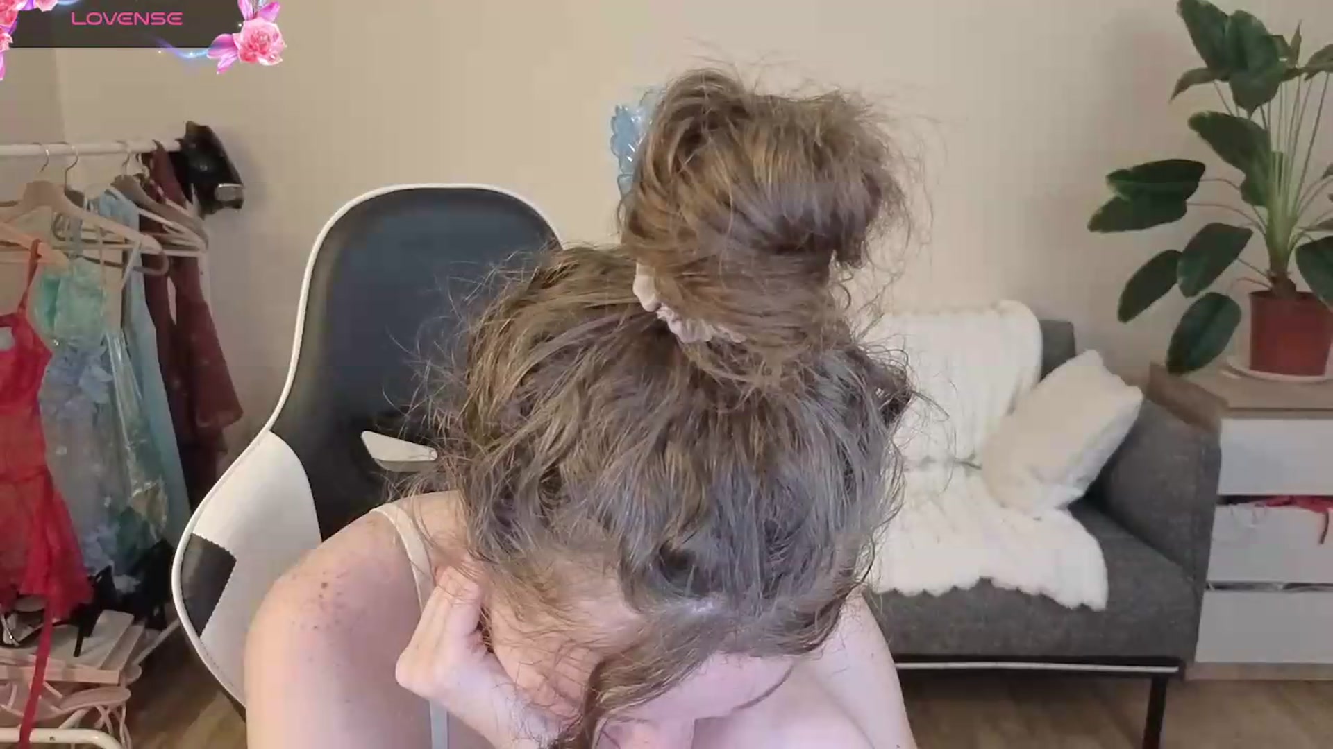 Gallery image thumbnail from BlueFlowerr's myfreecams stream on, 08/28/2026, 24:28 image 14 of 20