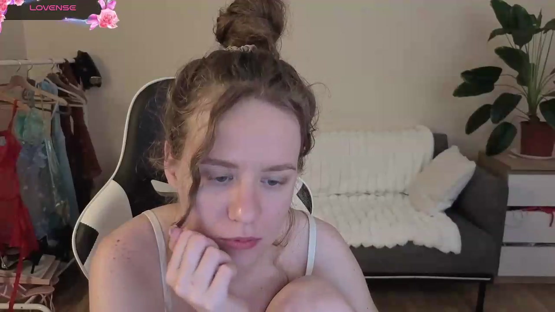 Gallery image thumbnail from BlueFlowerr's myfreecams stream on, 08/28/2026, 24:28 image 19 of 20