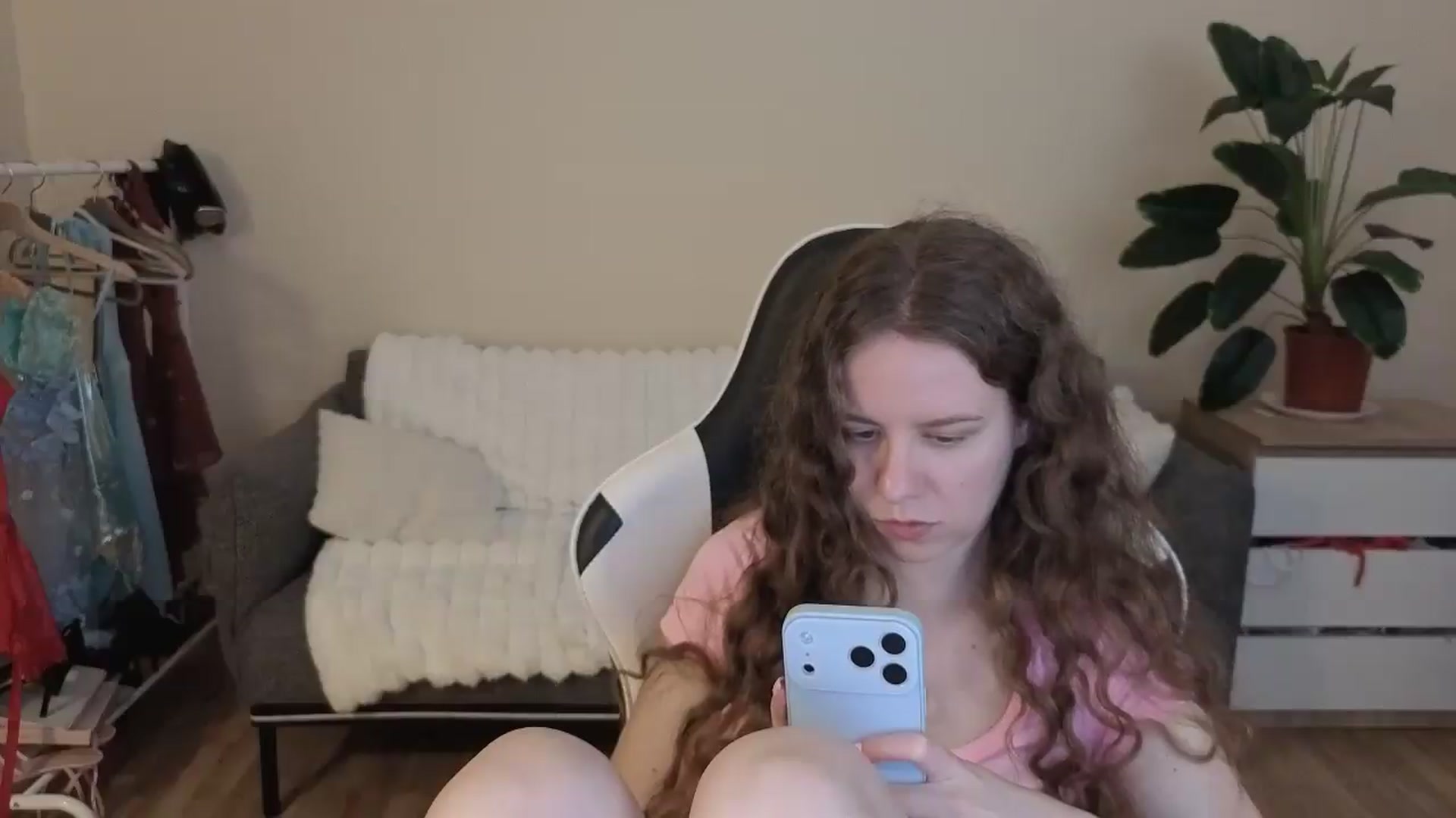 Gallery image thumbnail from BlueFlowerr's myfreecams stream on, 08/28/2026, 17:44 image 3 of 20