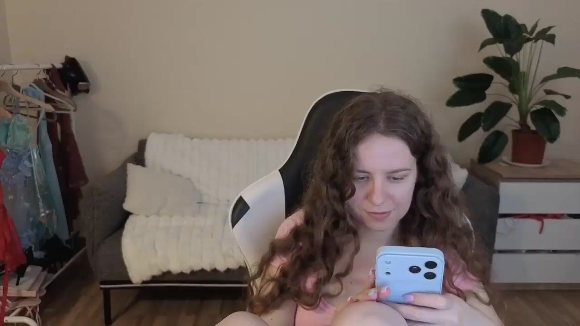Gallery image thumbnail from BlueFlowerr's myfreecams stream on, 08/28/2026, 17:44 image 5 of 20