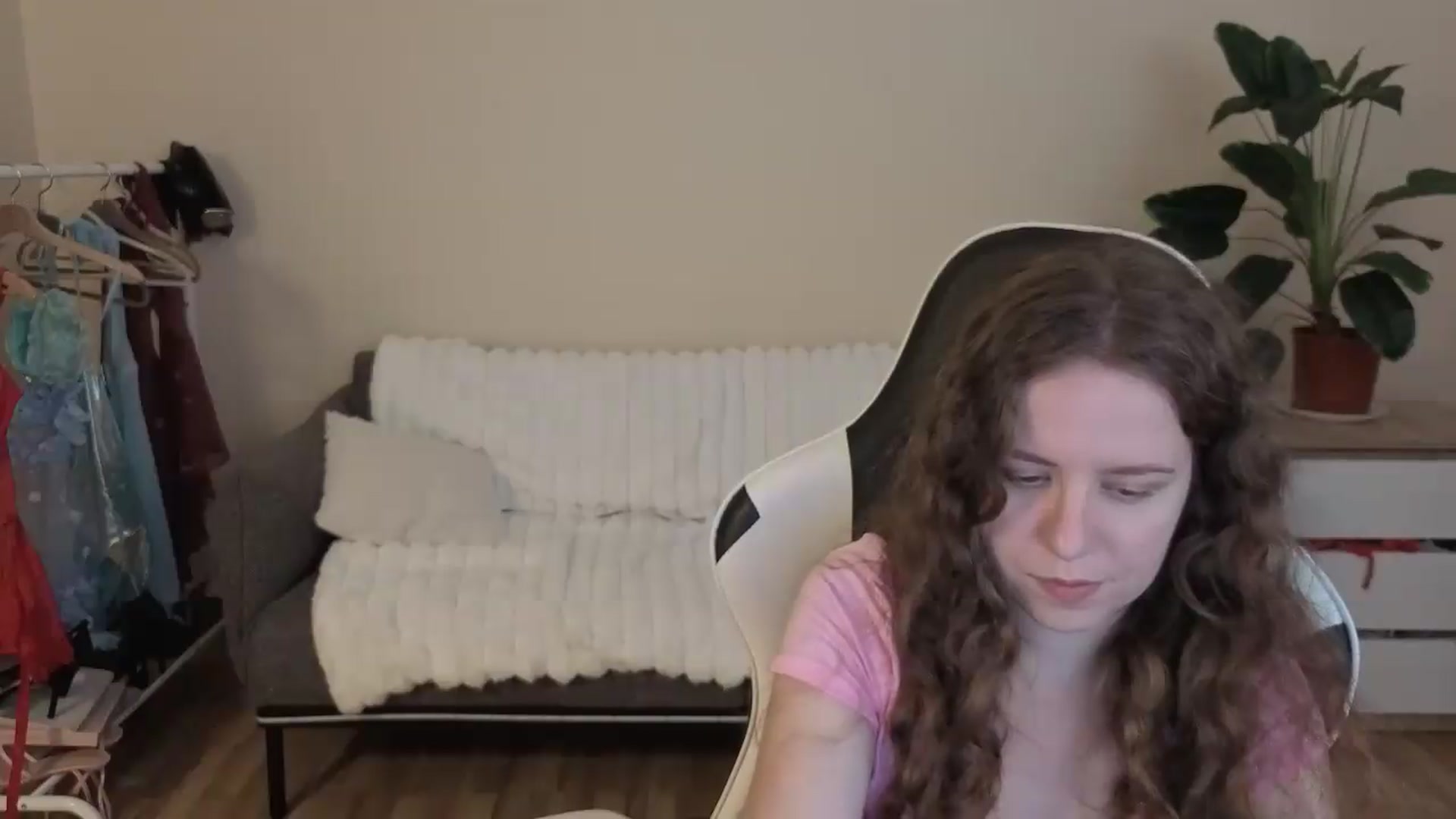 Gallery image thumbnail from BlueFlowerr's myfreecams stream on, 08/28/2026, 17:44 image 9 of 20