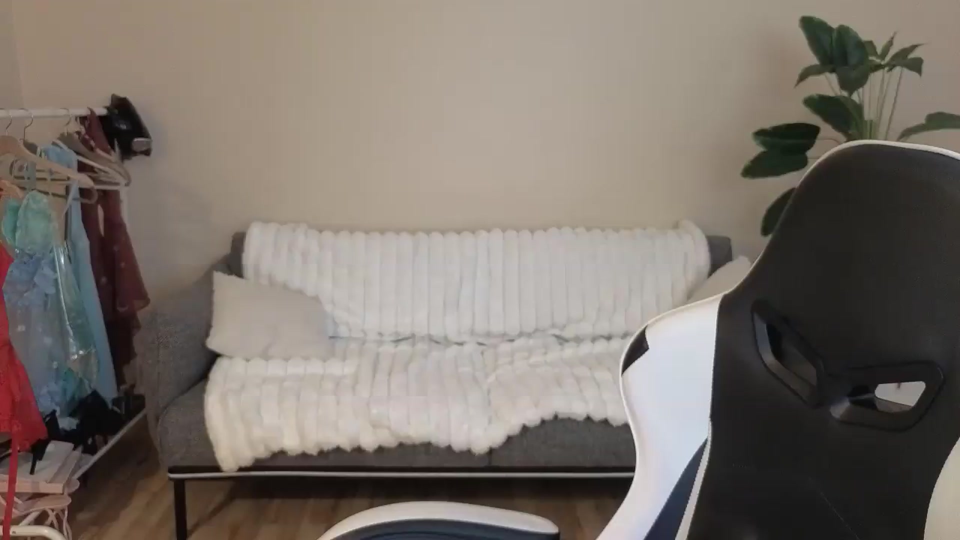 Gallery image thumbnail from BlueFlowerr's myfreecams stream on, 08/28/2026, 17:44 image 7 of 20