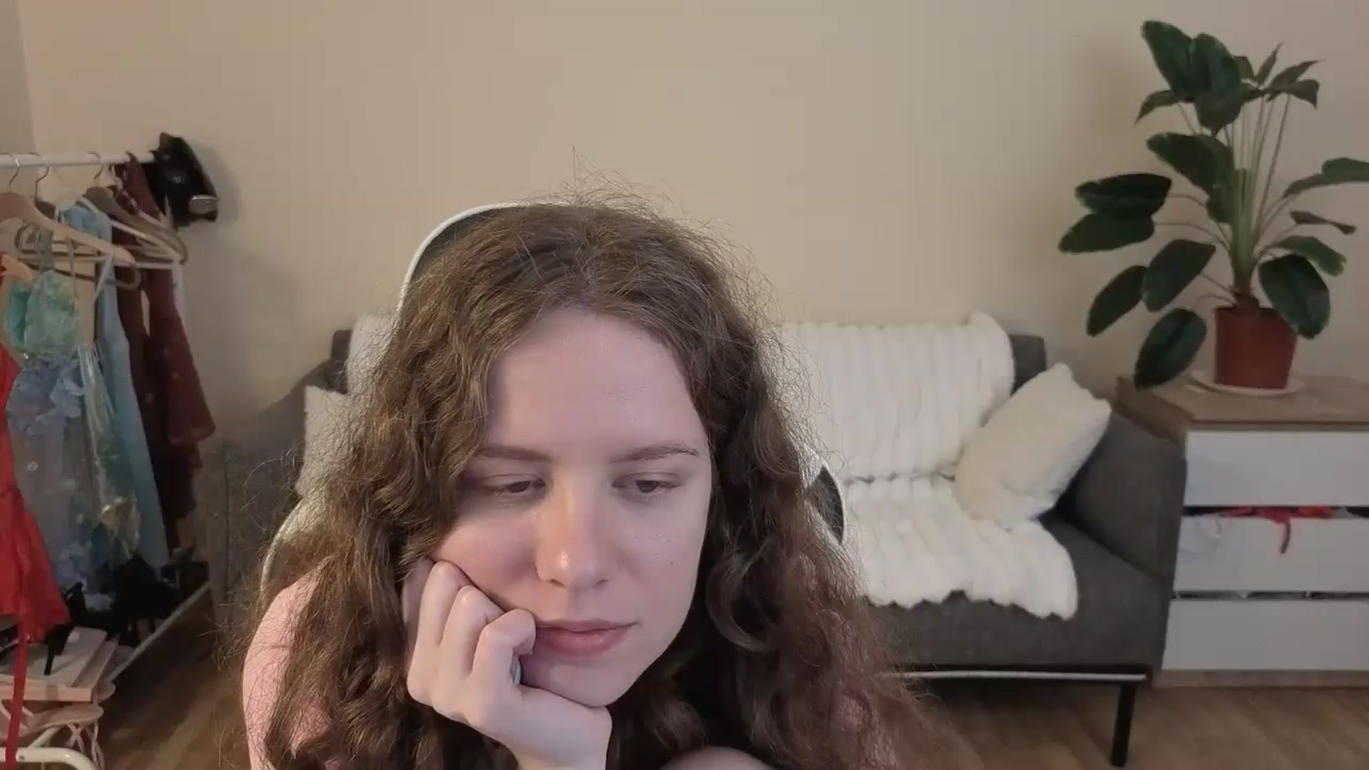 Gallery image thumbnail from BlueFlowerr's myfreecams stream on, 08/28/2026, 17:44 image 11 of 20