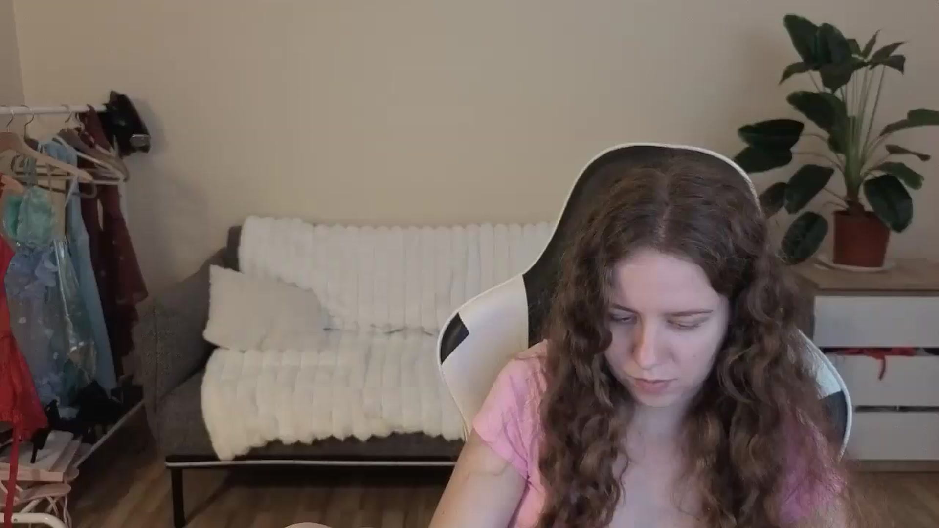 Gallery image thumbnail from BlueFlowerr's myfreecams stream on, 08/28/2026, 17:44 image 10 of 20