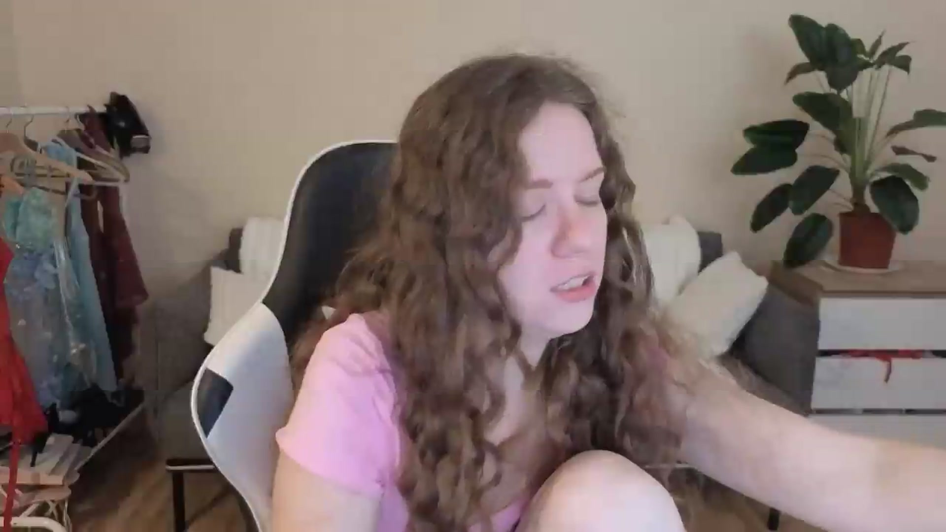 Gallery image thumbnail from BlueFlowerr's myfreecams stream on, 08/28/2026, 17:44 image 14 of 20