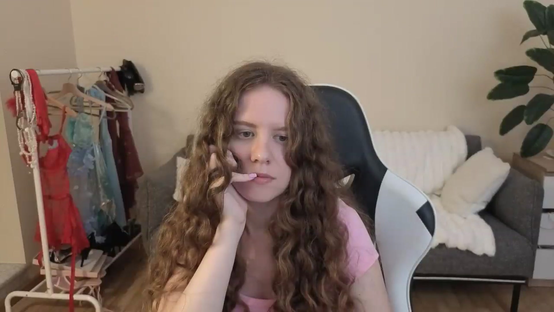 Gallery image thumbnail from BlueFlowerr's myfreecams stream on, 08/28/2026, 18:41 image 8 of 20