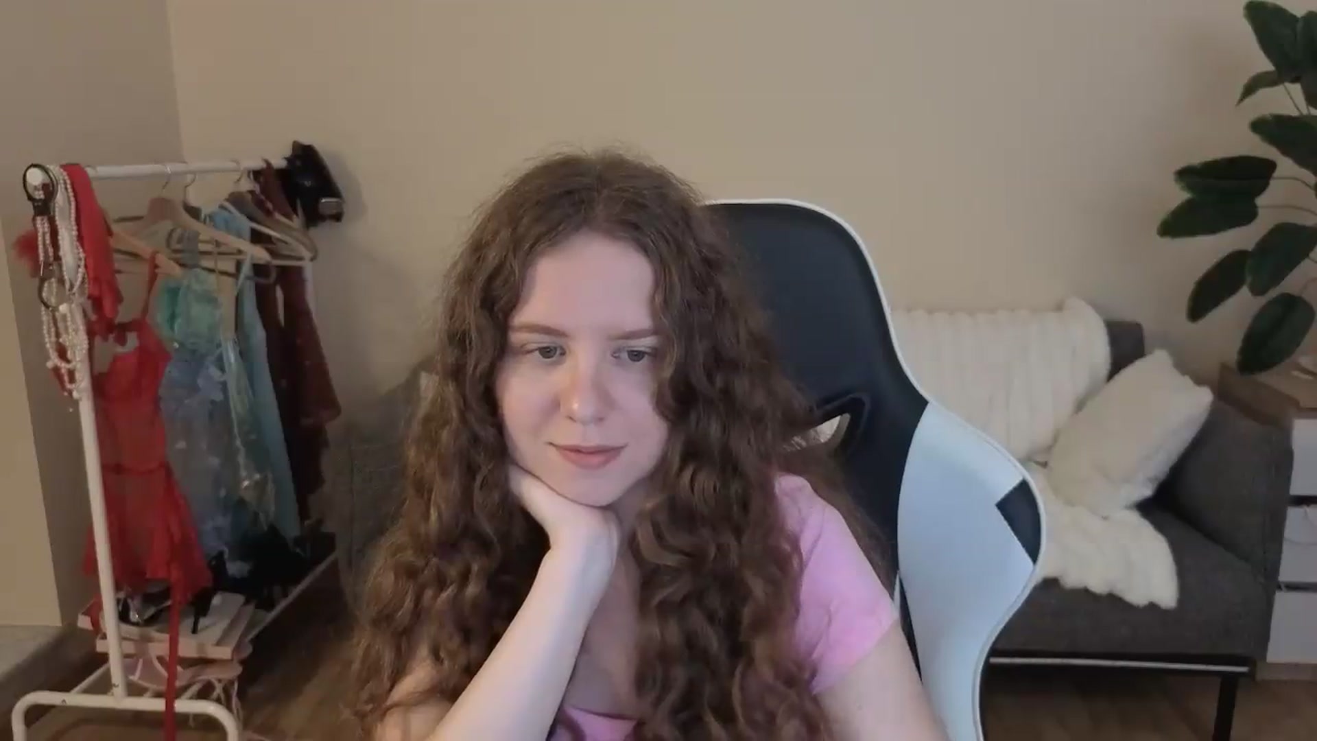 Gallery image thumbnail from BlueFlowerr's myfreecams stream on, 08/28/2026, 18:41 image 10 of 20