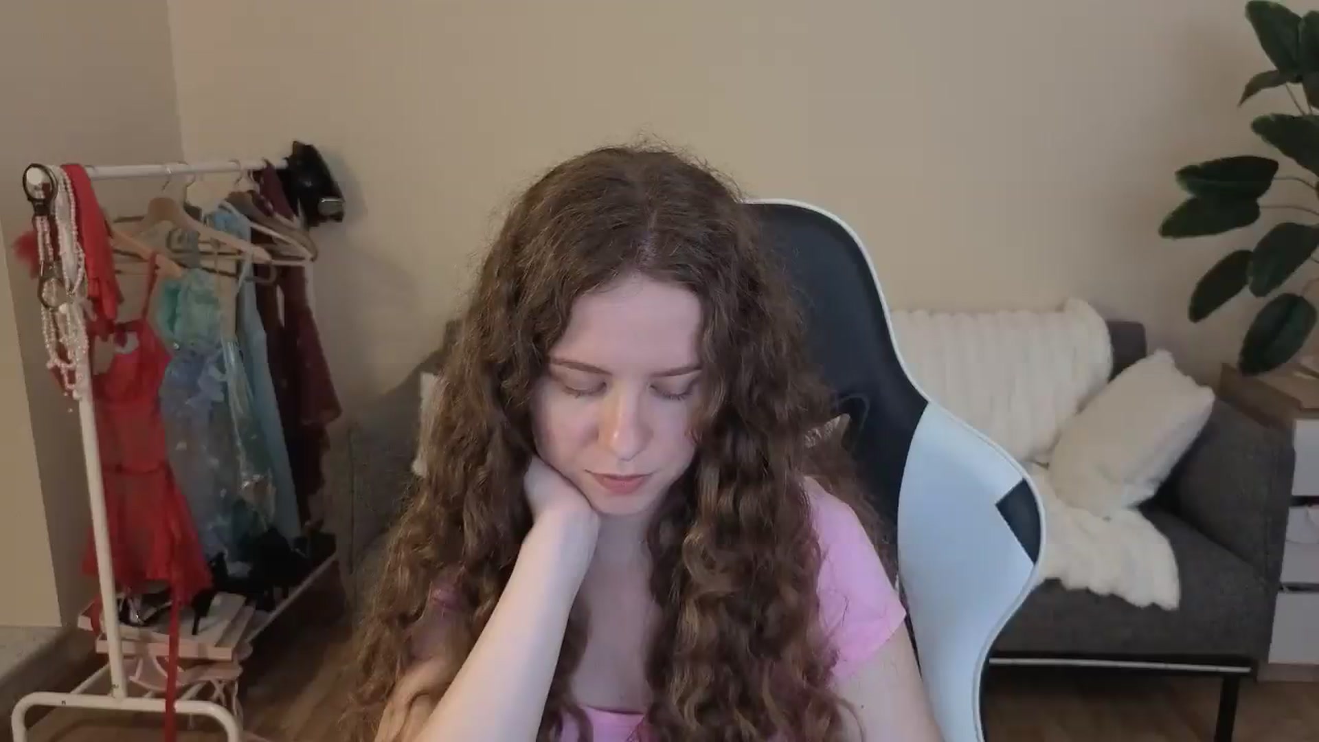 Gallery image thumbnail from BlueFlowerr's myfreecams stream on, 08/28/2026, 18:41 image 9 of 20