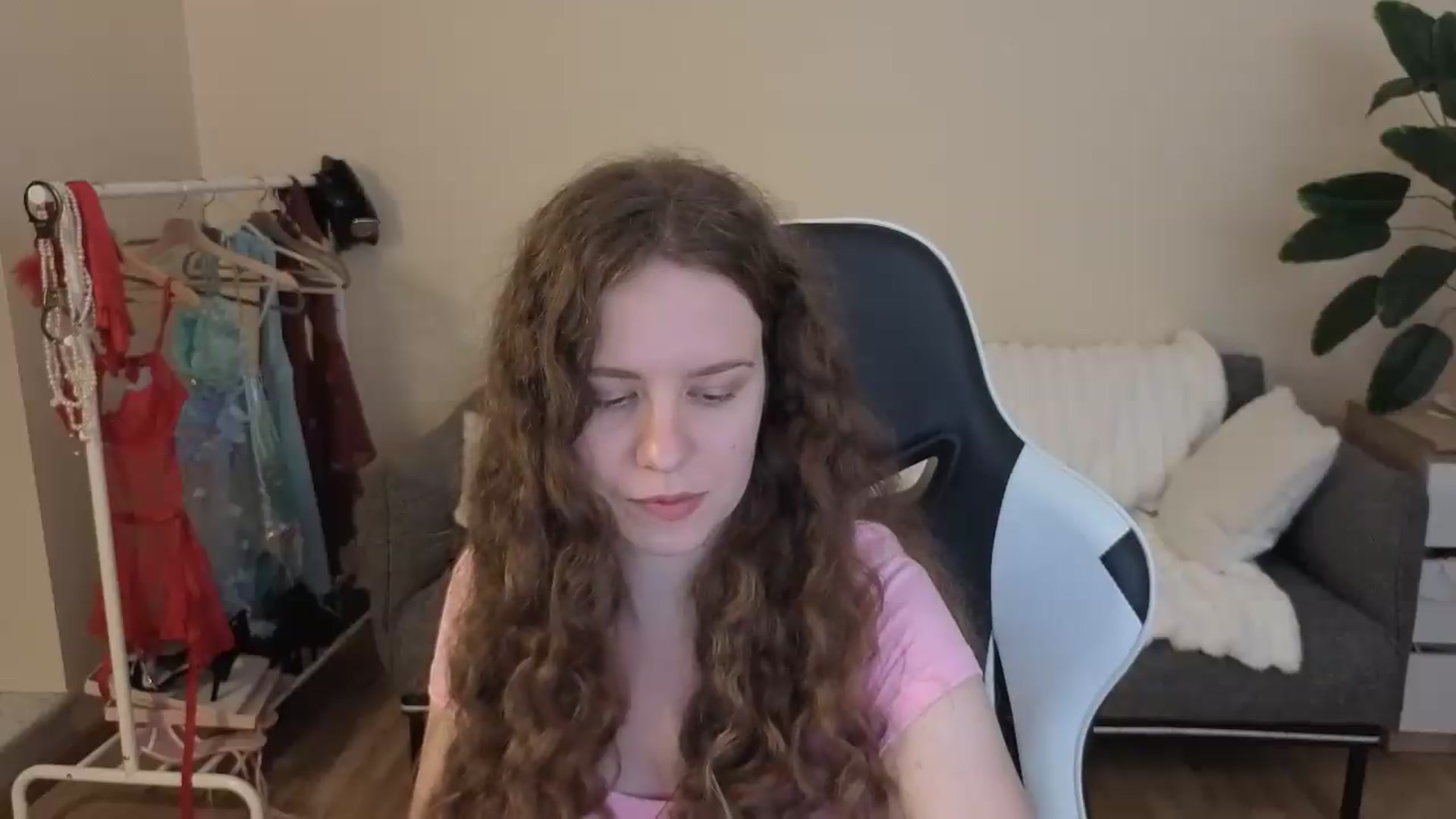 Gallery image thumbnail from BlueFlowerr's myfreecams stream on, 08/28/2026, 18:41 image 19 of 20