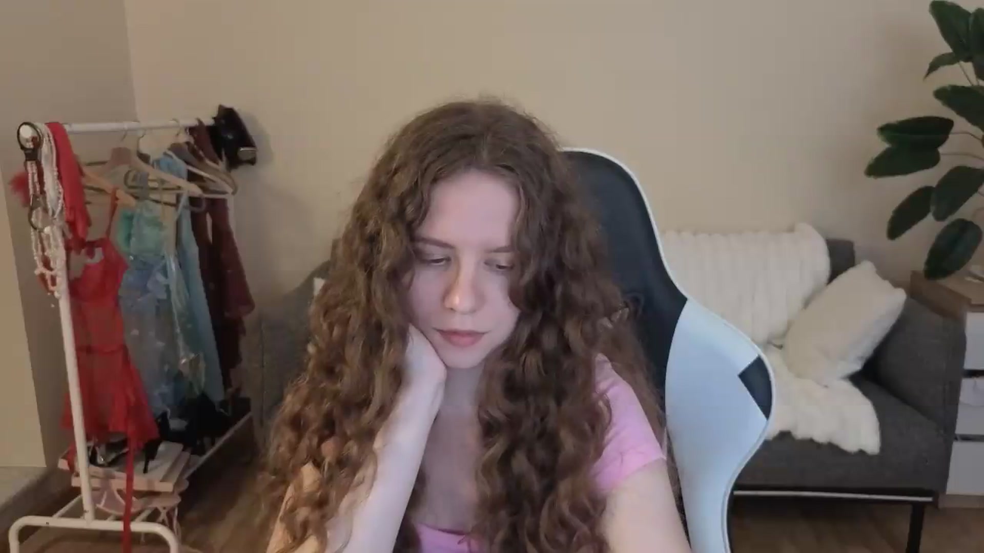 Gallery image thumbnail from BlueFlowerr's myfreecams stream on, 08/28/2026, 18:41 image 3 of 20