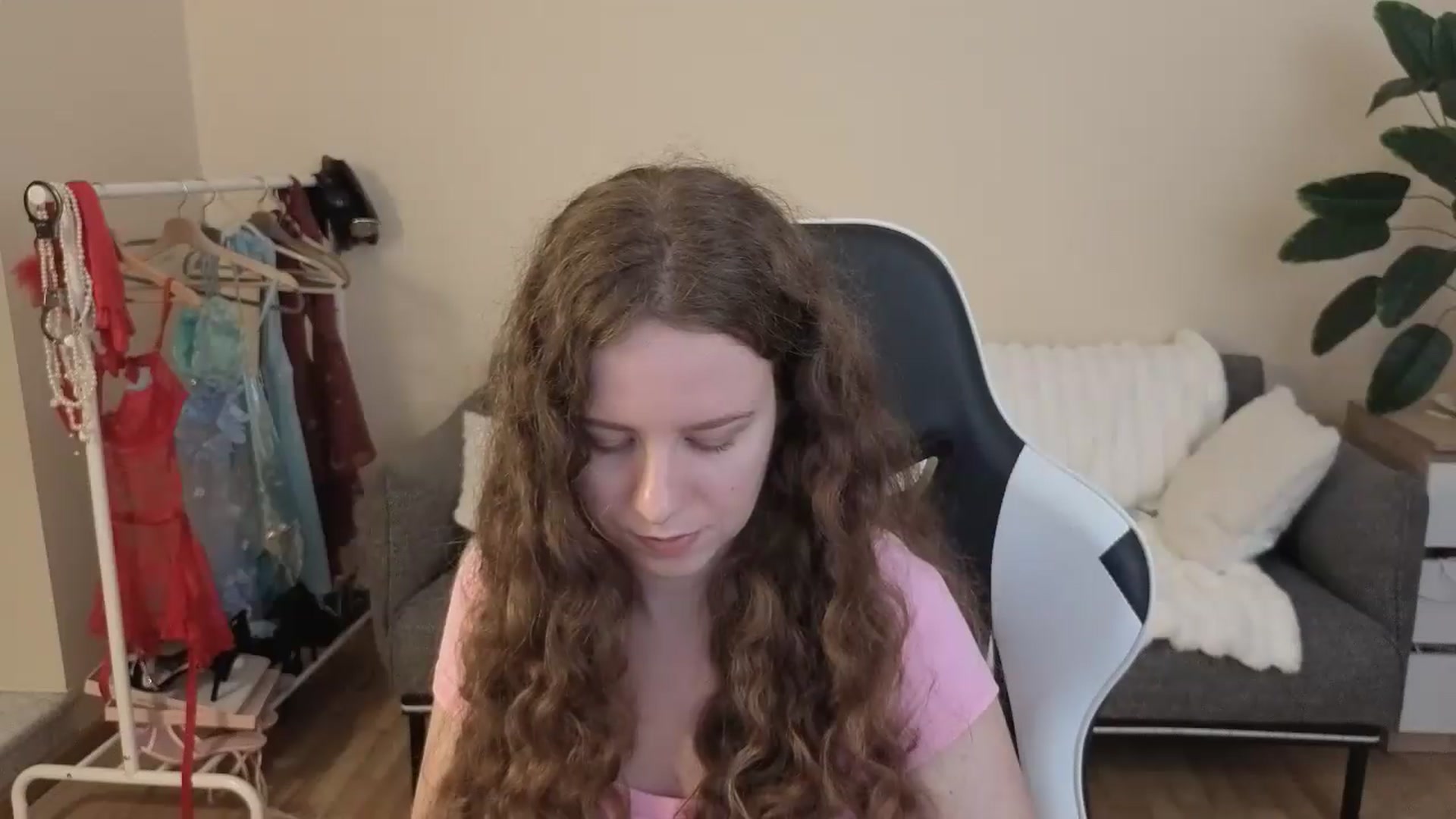 Gallery image thumbnail from BlueFlowerr's myfreecams stream on, 08/28/2026, 18:41 image 18 of 20