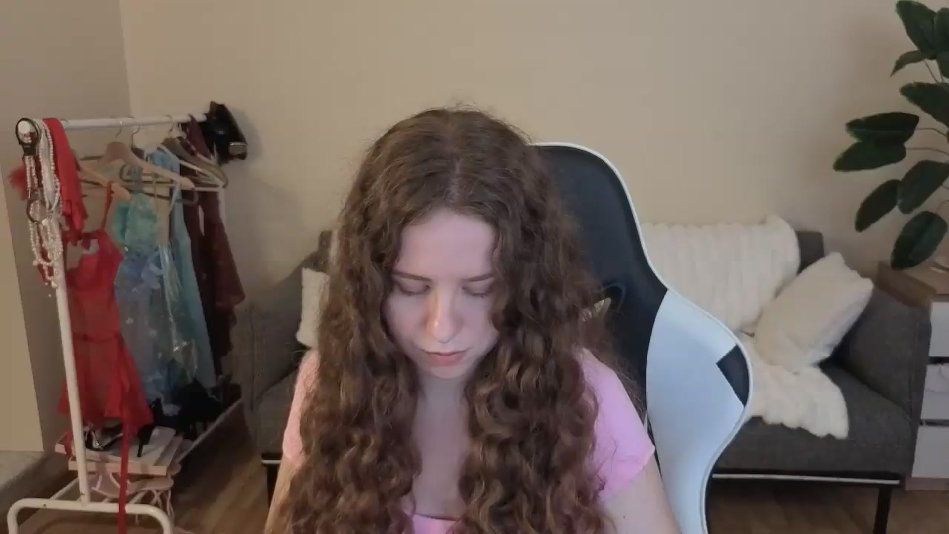 Gallery image thumbnail from BlueFlowerr's myfreecams stream on, 08/28/2026, 18:41 image 13 of 20