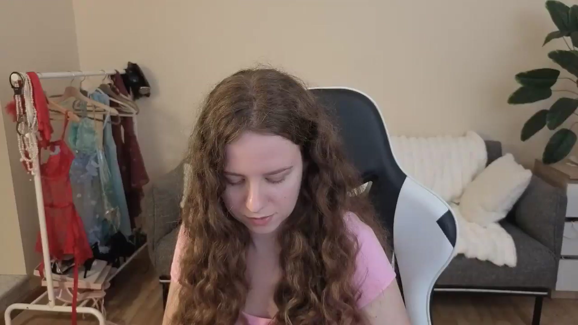Gallery image thumbnail from BlueFlowerr's myfreecams stream on, 08/28/2026, 18:41 image 17 of 20