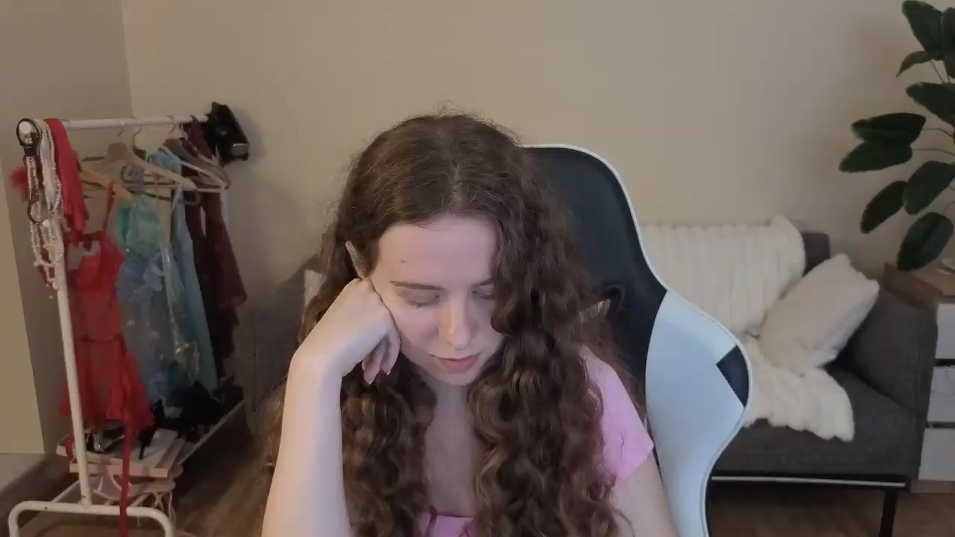 Gallery image thumbnail from BlueFlowerr's myfreecams stream on, 08/28/2026, 18:41 image 6 of 20