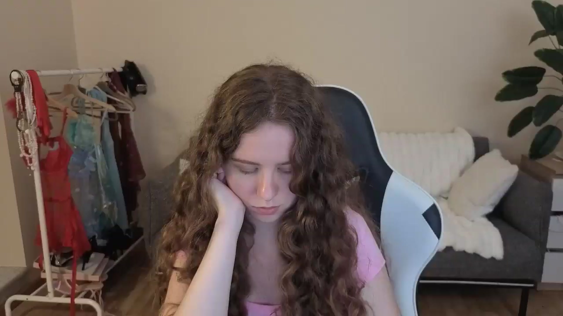 Gallery image thumbnail from BlueFlowerr's myfreecams stream on, 08/28/2026, 18:41 image 5 of 20