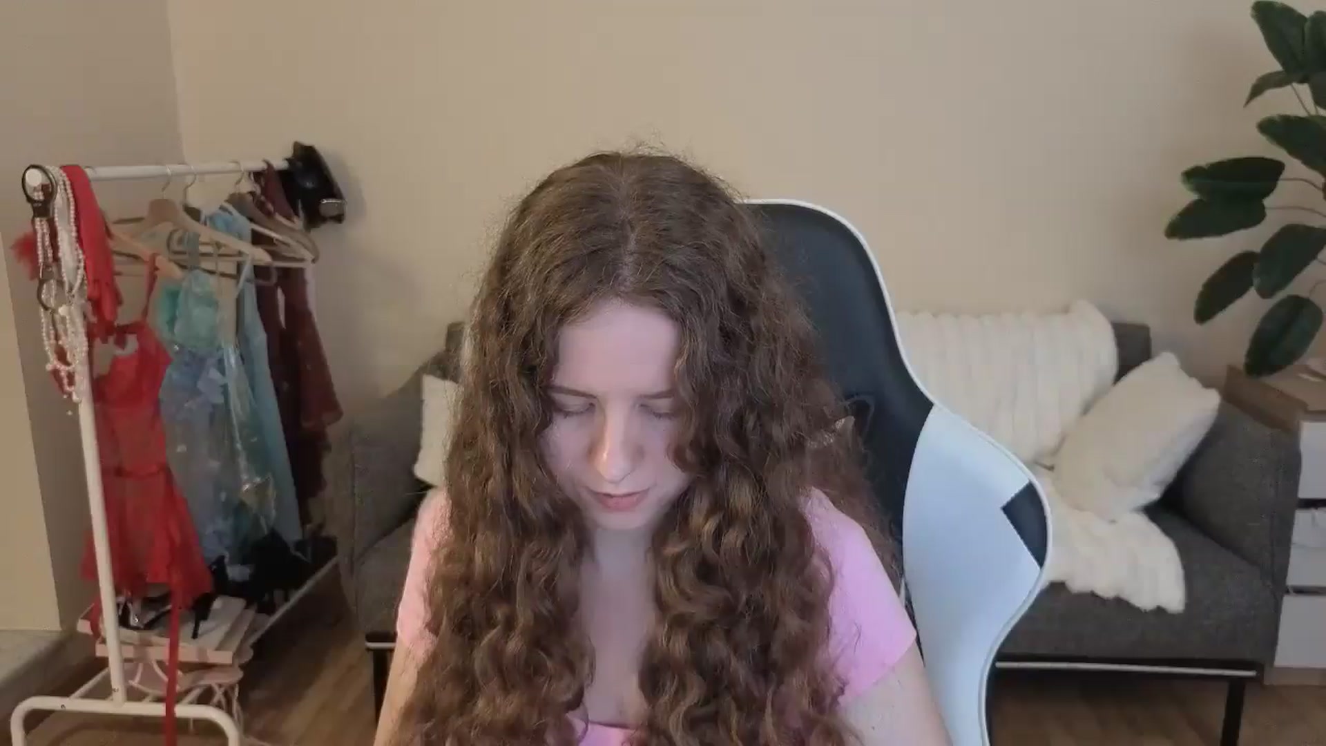 Gallery image thumbnail from BlueFlowerr's myfreecams stream on, 08/28/2026, 18:41 image 16 of 20