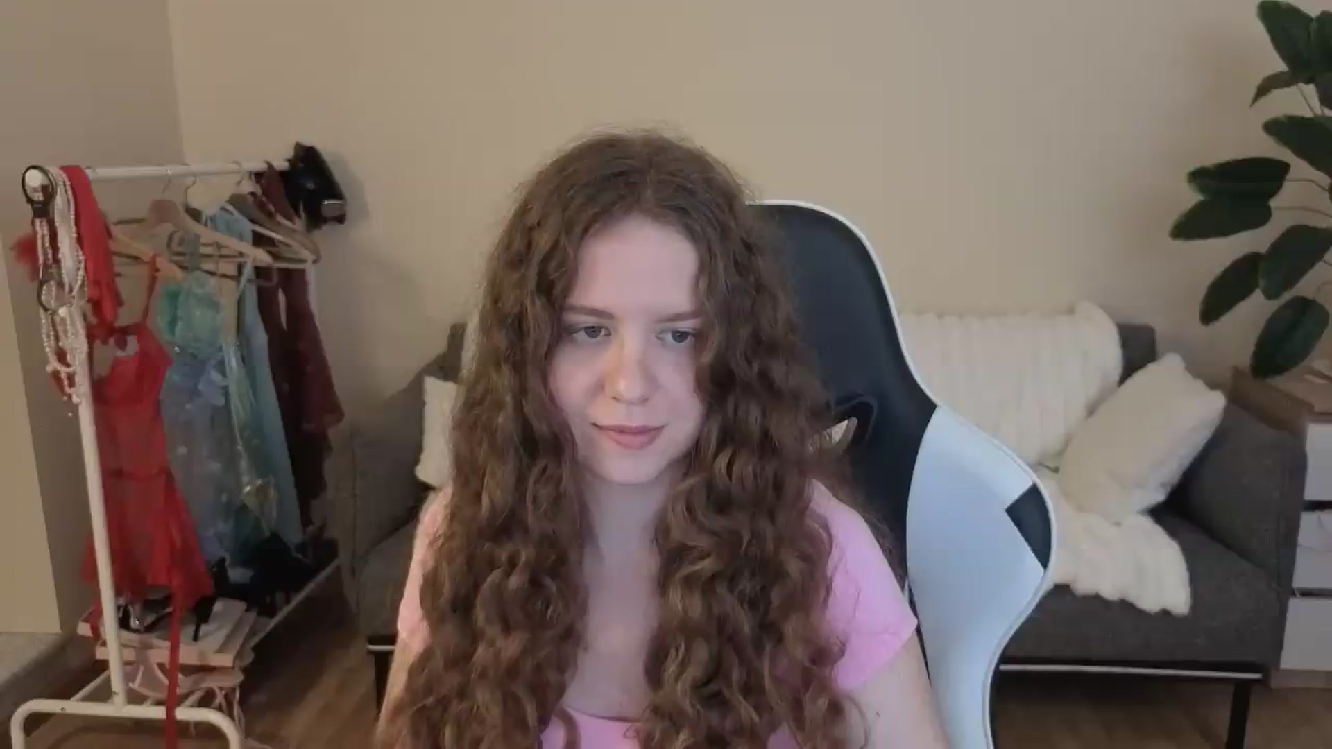Gallery image thumbnail from BlueFlowerr's myfreecams stream on, 08/28/2026, 18:41 image 14 of 20