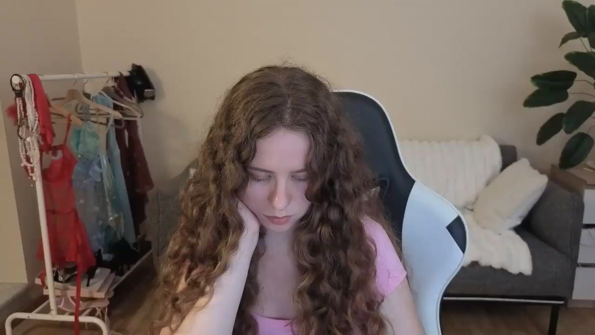 Gallery image thumbnail from BlueFlowerr's myfreecams stream on, 08/28/2026, 18:41 image 4 of 20
