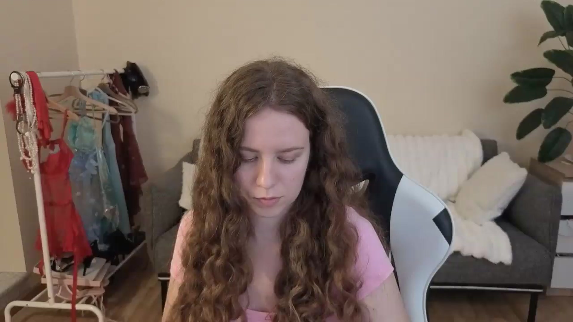 Gallery image thumbnail from BlueFlowerr's myfreecams stream on, 08/28/2026, 18:41 image 20 of 20
