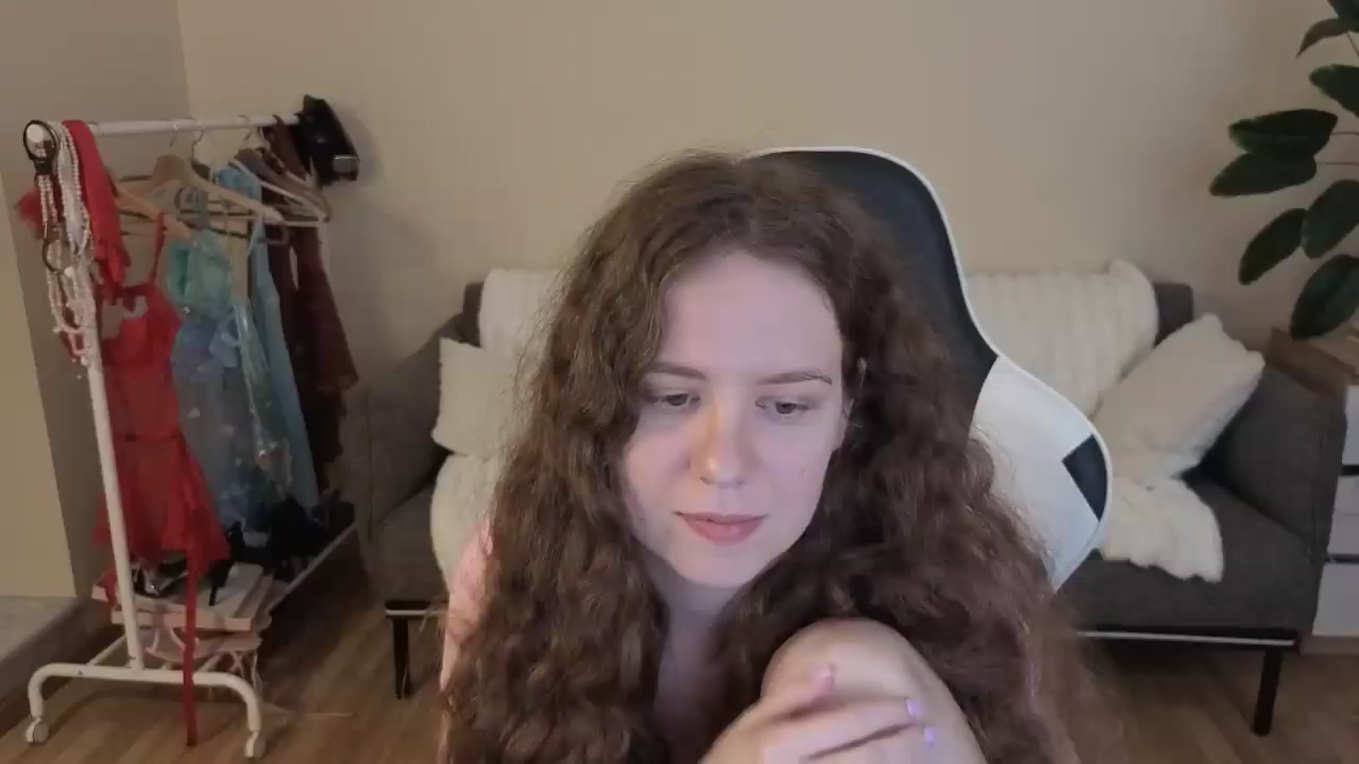 Gallery image thumbnail from BlueFlowerr's myfreecams stream on, 08/28/2026, 20:29 image 19 of 20