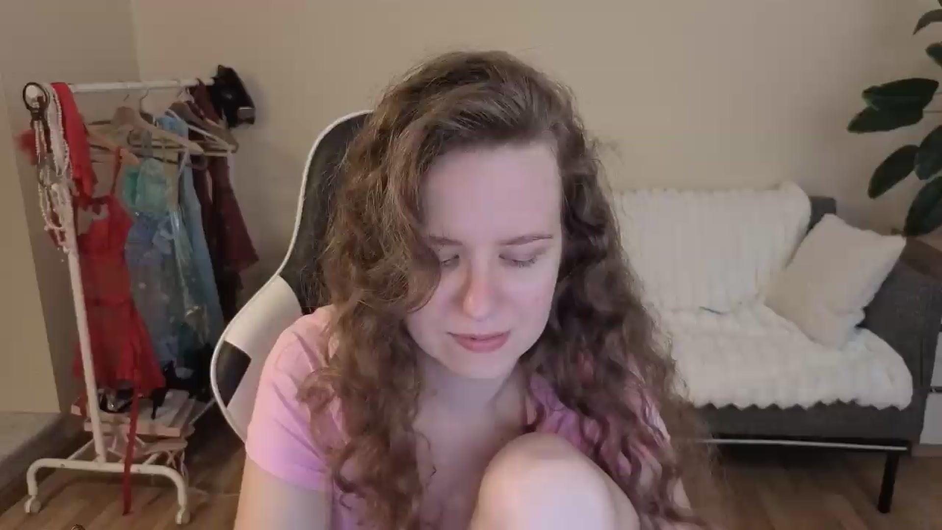 Gallery image thumbnail from BlueFlowerr's myfreecams stream on, 08/28/2026, 23:03 image 17 of 20