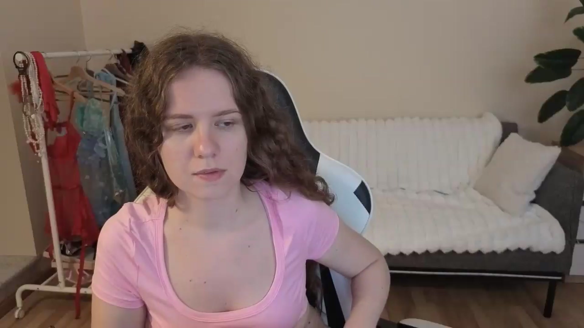 Gallery image thumbnail from BlueFlowerr's myfreecams stream on, 08/28/2026, 23:03 image 5 of 20