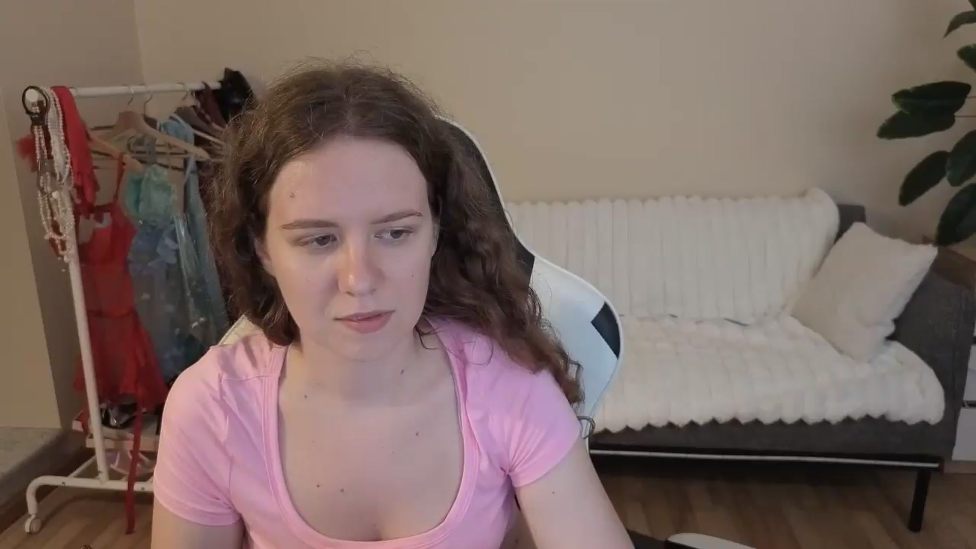 Gallery image thumbnail from BlueFlowerr's myfreecams stream on, 08/28/2026, 23:03 image 6 of 20
