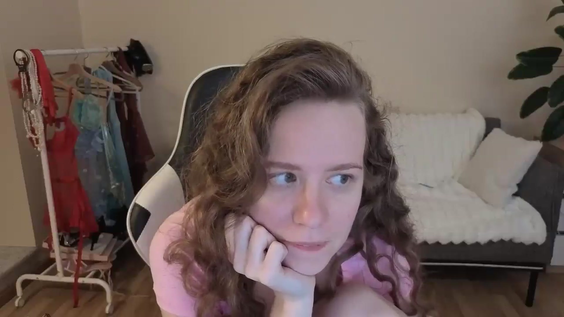 Gallery image thumbnail from BlueFlowerr's myfreecams stream on, 08/28/2026, 23:03 image 15 of 20
