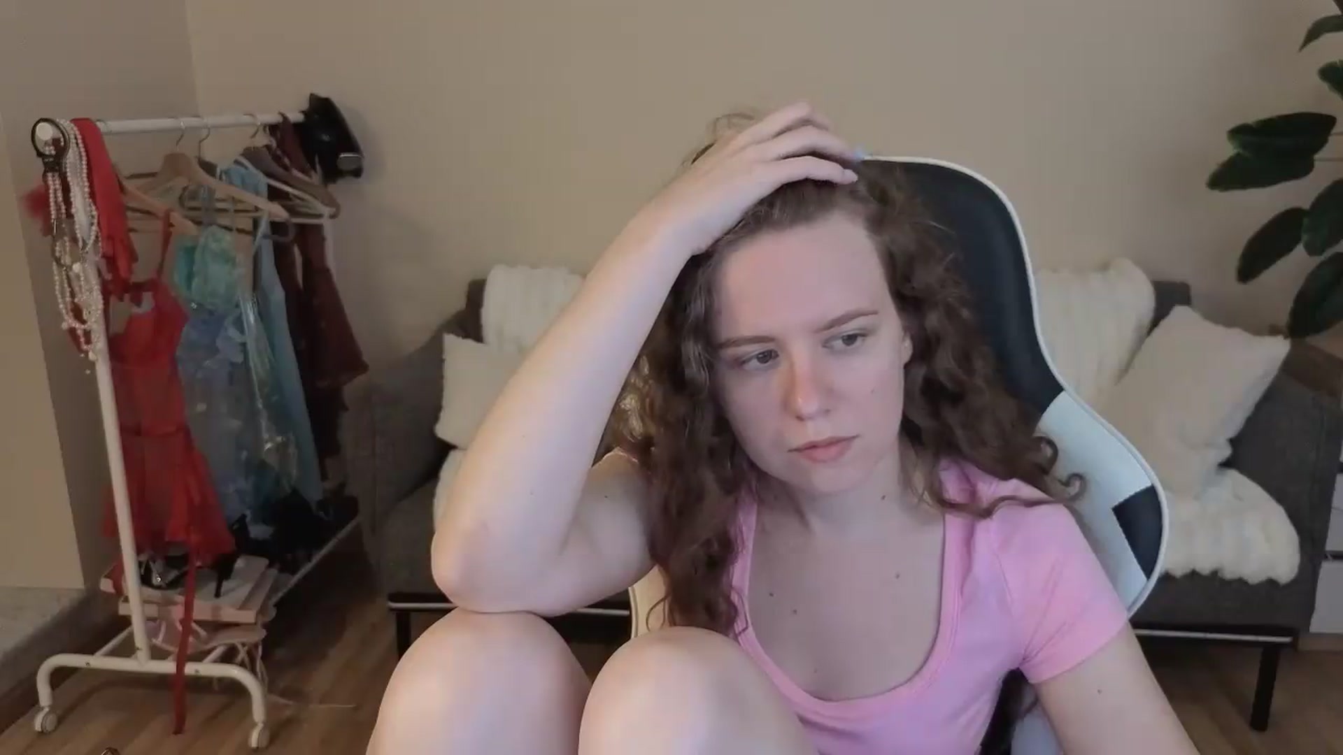 Gallery image thumbnail from BlueFlowerr's myfreecams stream on, 08/28/2026, 23:03 image 10 of 20