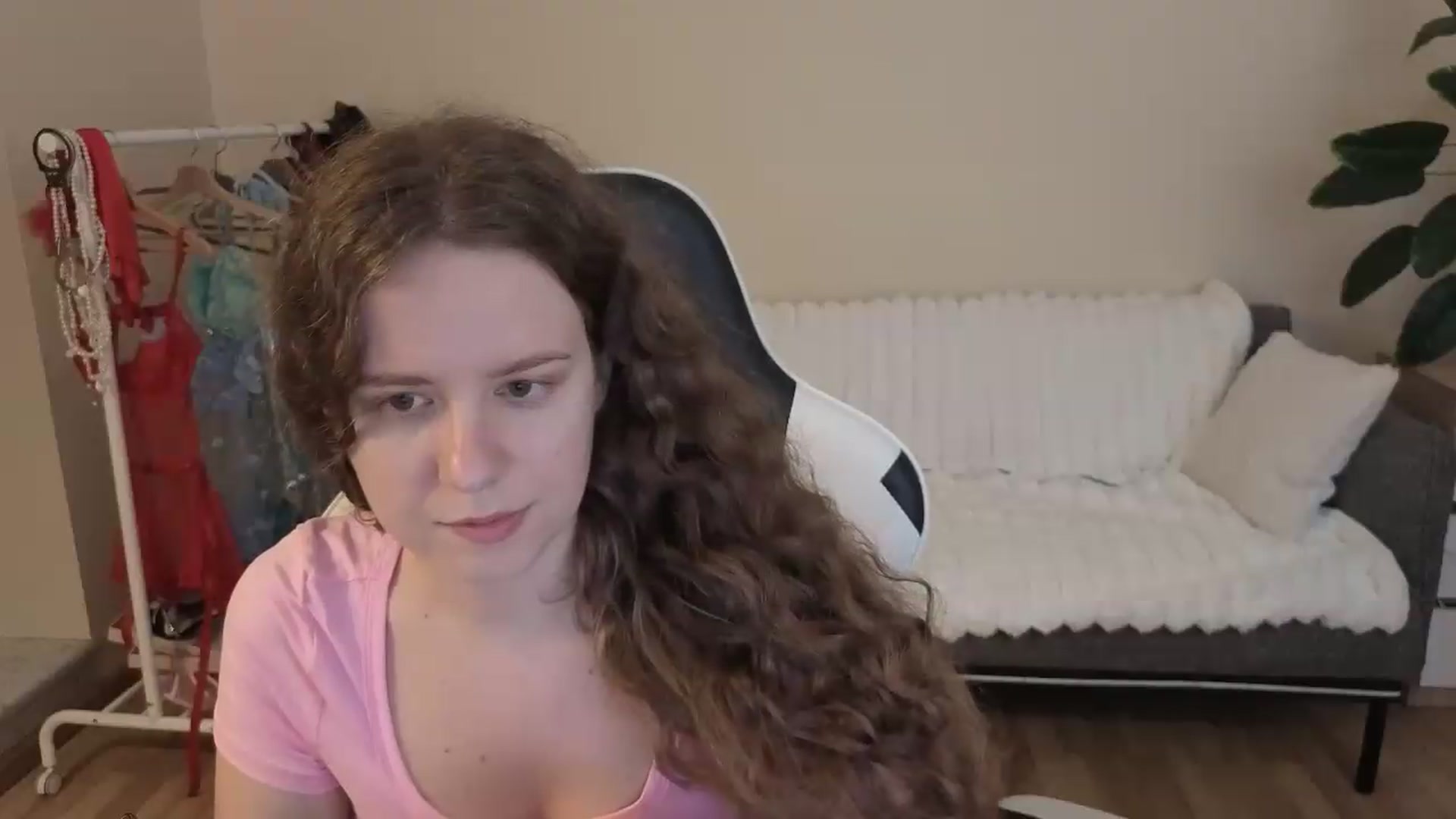 Gallery image thumbnail from BlueFlowerr's myfreecams stream on, 08/28/2026, 23:03 image 4 of 20