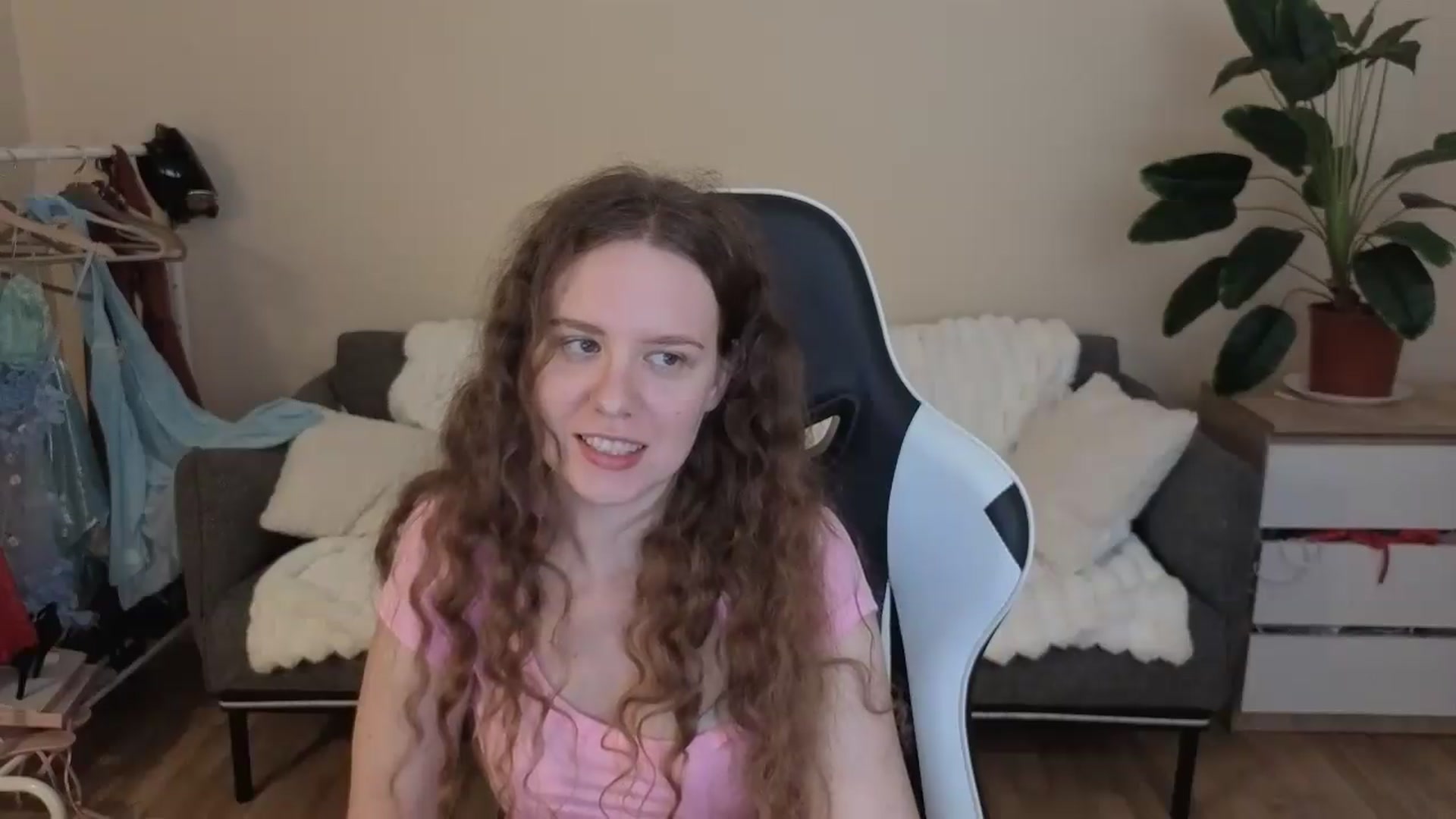 Gallery image thumbnail from BlueFlowerr's myfreecams stream on, 08/29/2026, 24:40 image 20 of 20