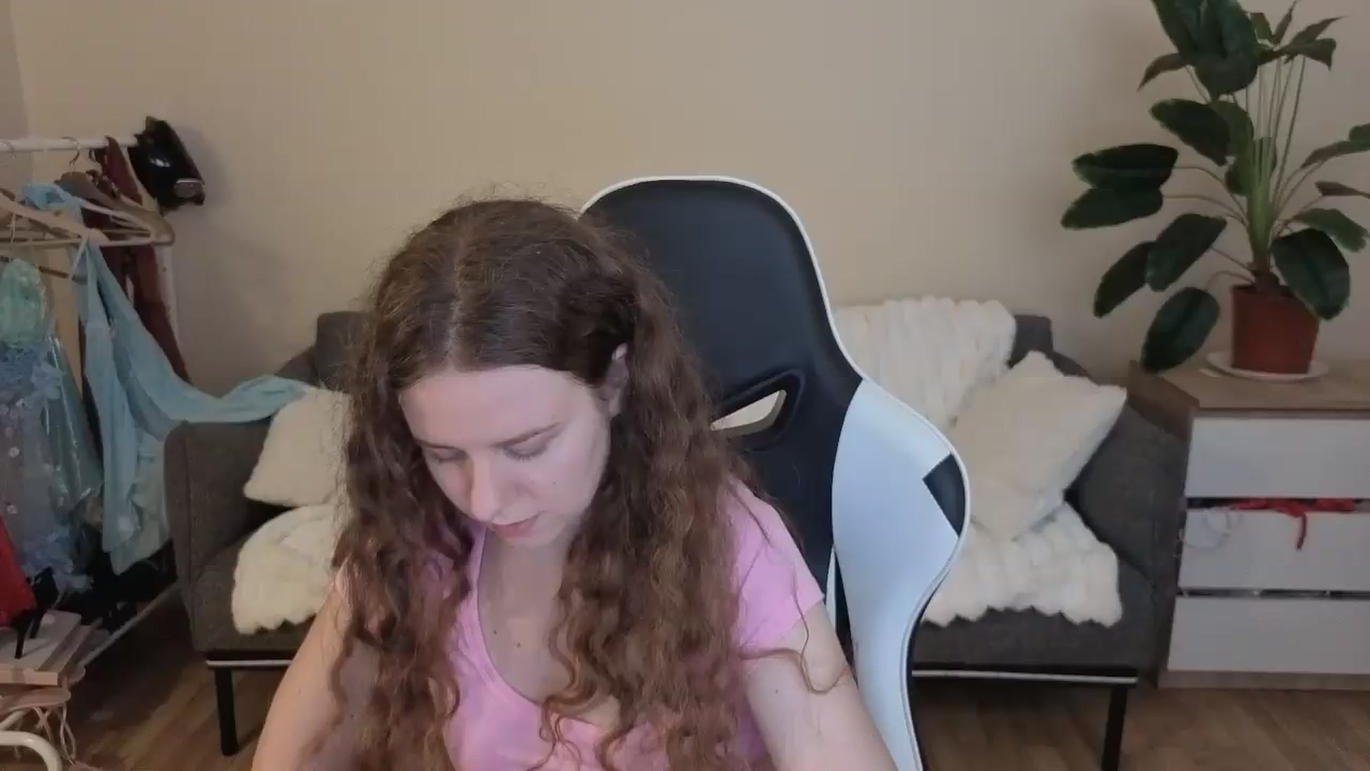 Gallery image thumbnail from BlueFlowerr's myfreecams stream on, 08/29/2026, 24:40 image 18 of 20