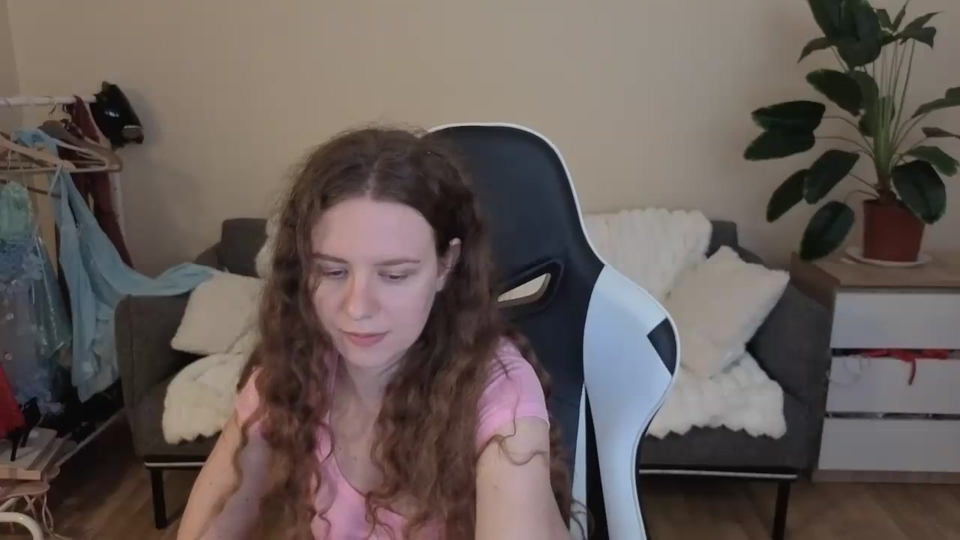Gallery image thumbnail from BlueFlowerr's myfreecams stream on, 08/29/2026, 24:40 image 17 of 20