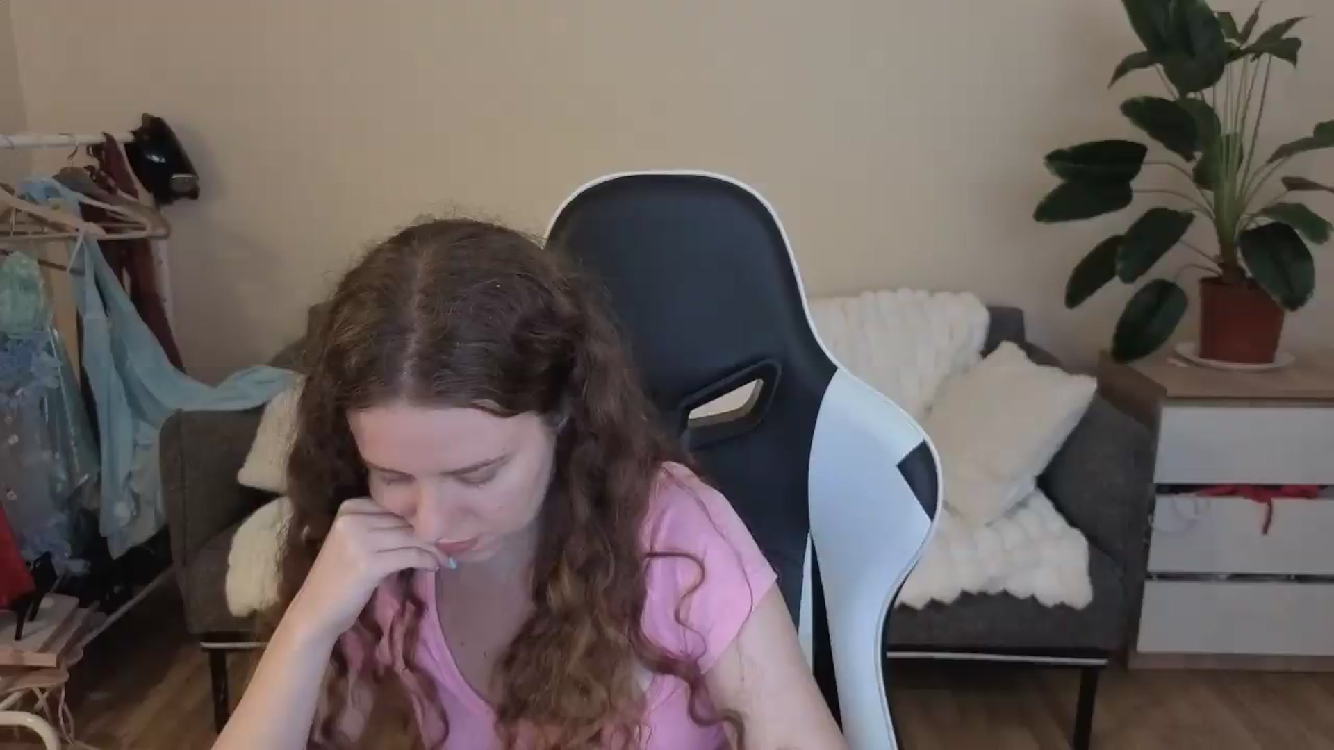 Gallery image thumbnail from BlueFlowerr's myfreecams stream on, 08/29/2026, 24:40 image 10 of 20