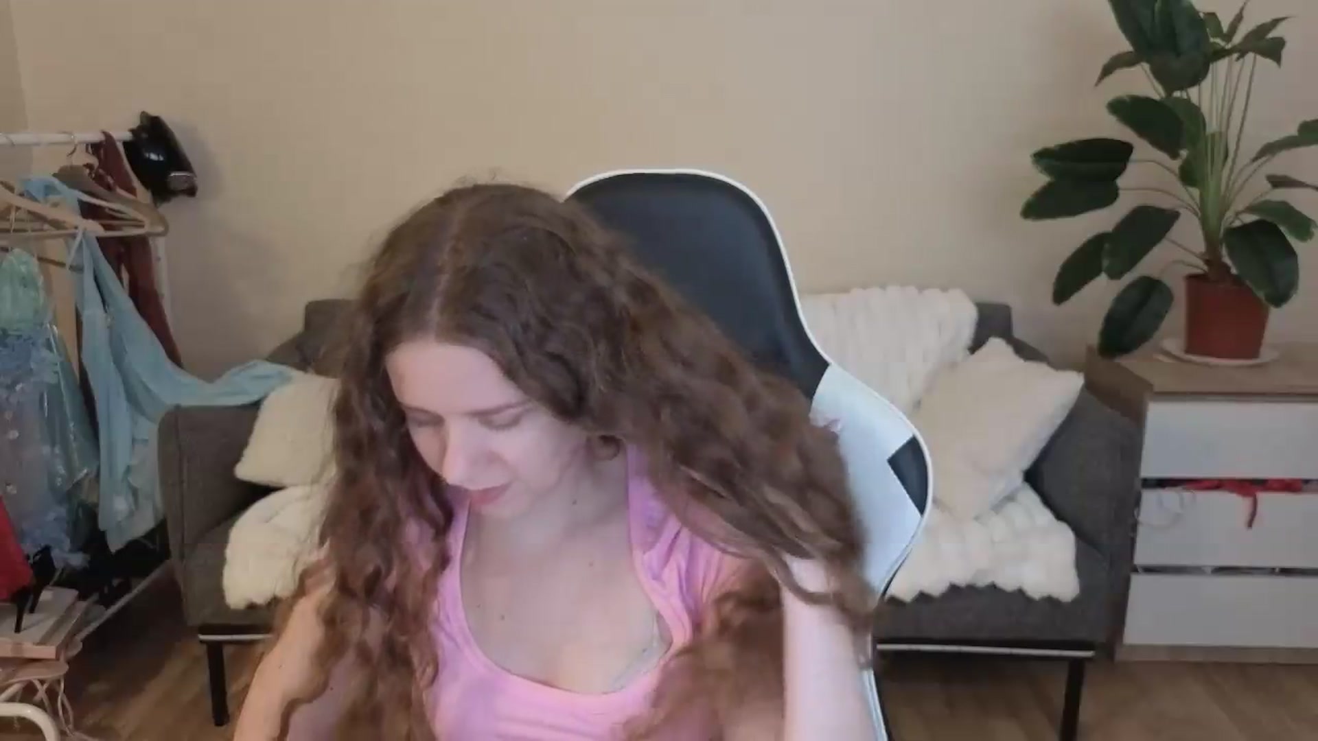 Gallery image thumbnail from BlueFlowerr's myfreecams stream on, 08/29/2026, 24:40 image 13 of 20