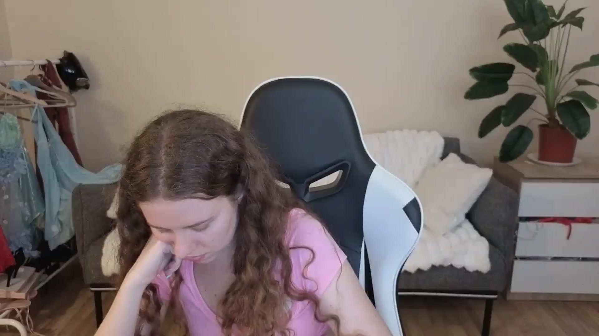 Gallery image thumbnail from BlueFlowerr's myfreecams stream on, 08/29/2026, 24:40 image 8 of 20