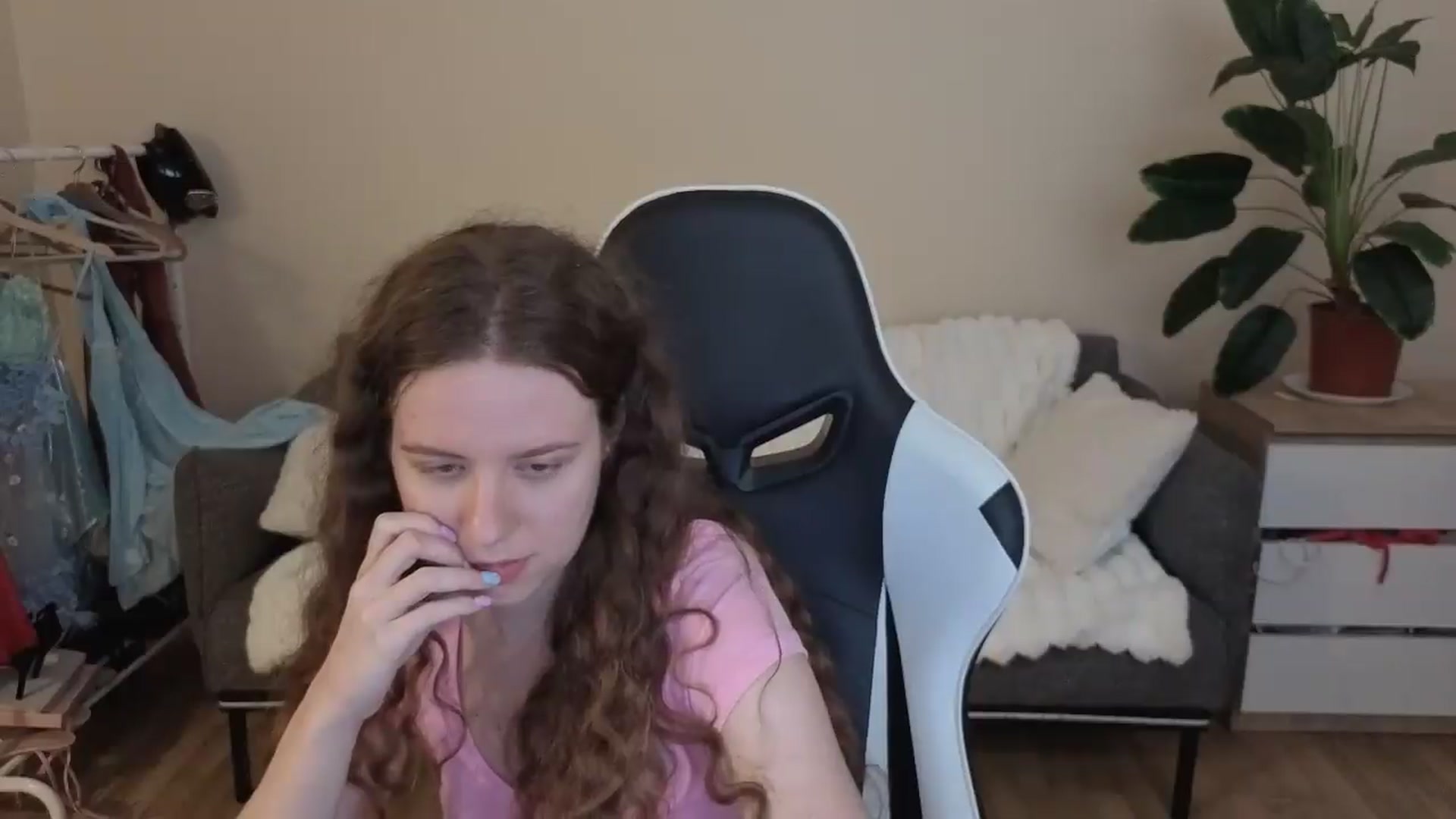 Gallery image thumbnail from BlueFlowerr's myfreecams stream on, 08/29/2026, 24:40 image 7 of 20