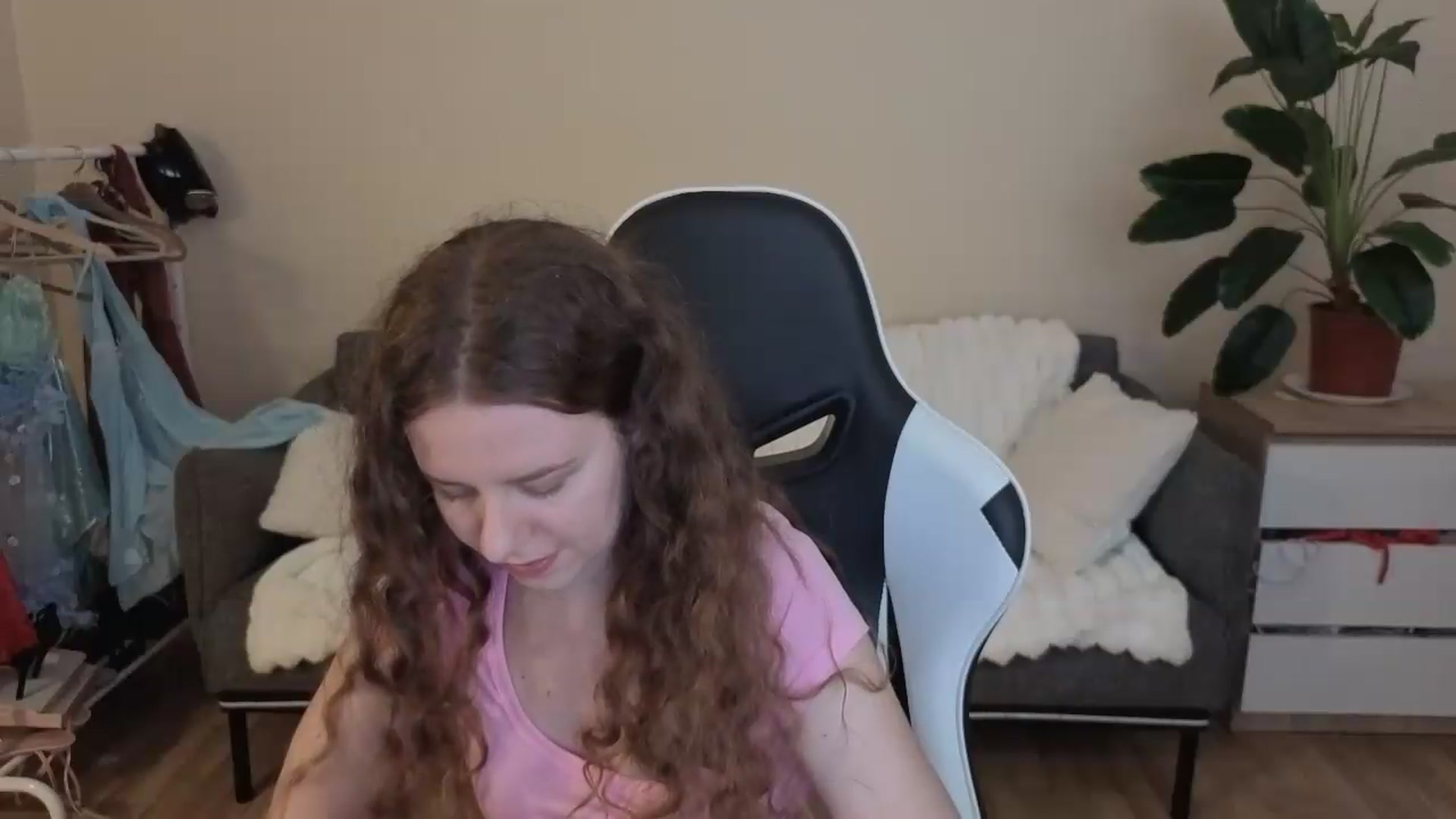 Gallery image thumbnail from BlueFlowerr's myfreecams stream on, 08/29/2026, 24:40 image 15 of 20