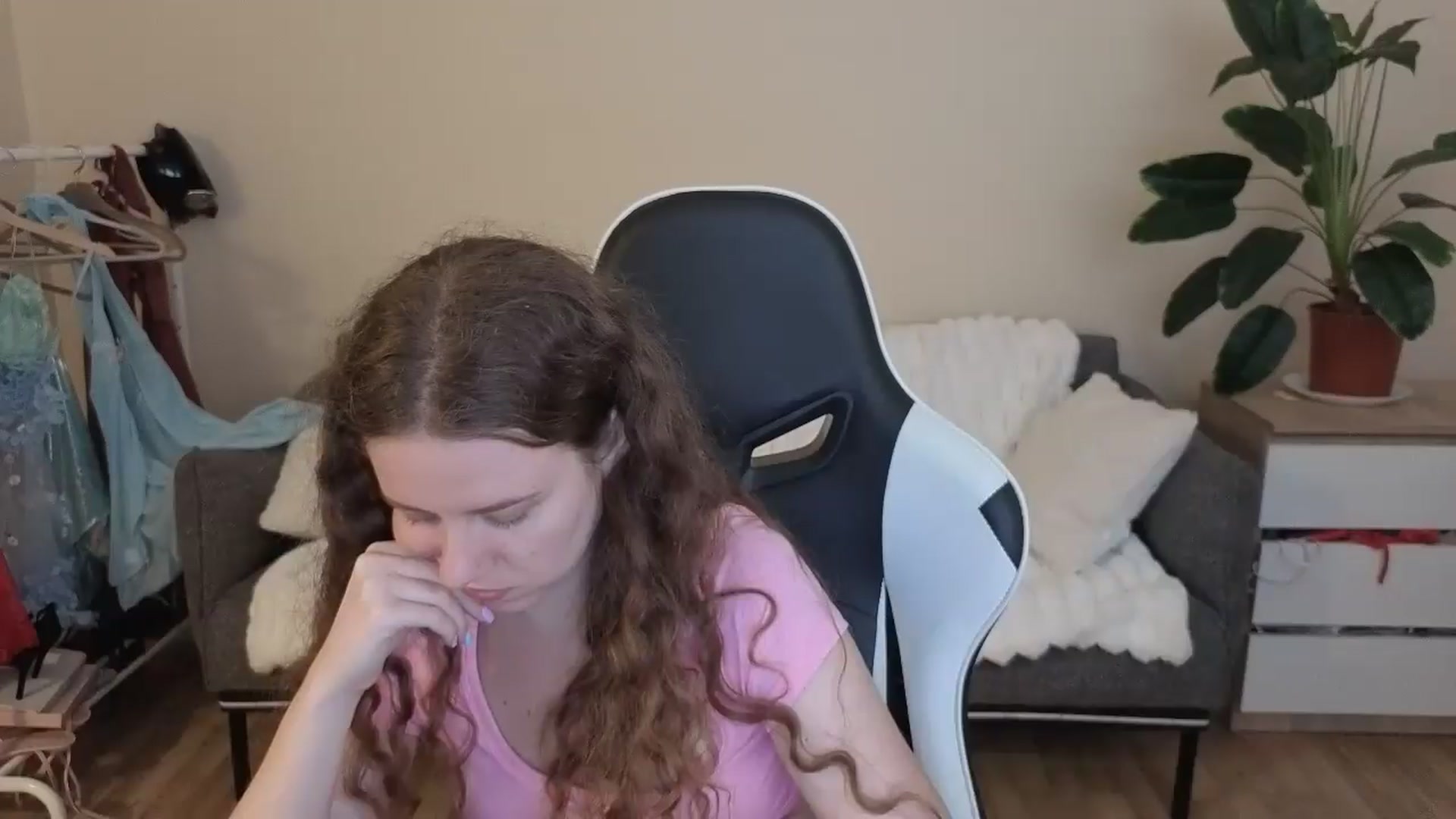 Gallery image thumbnail from BlueFlowerr's myfreecams stream on, 08/29/2026, 24:40 image 5 of 20