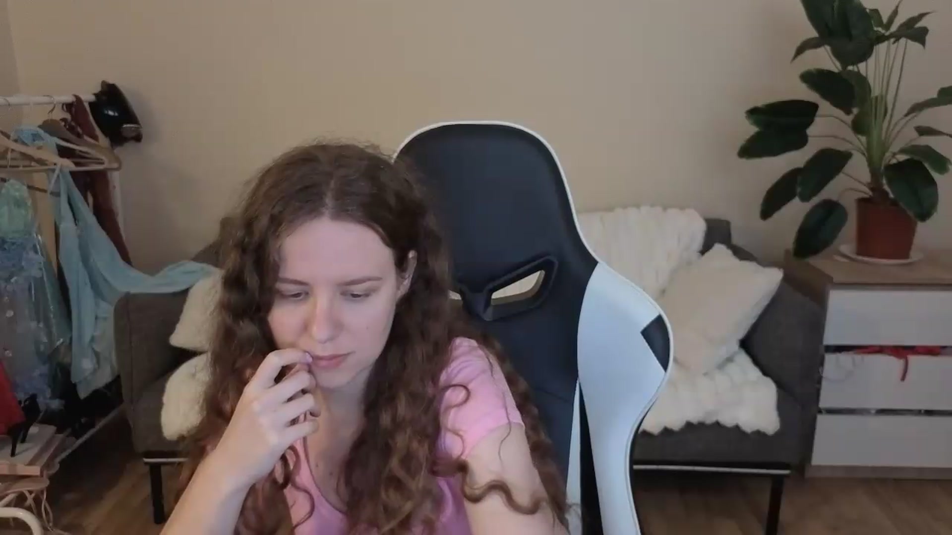Gallery image thumbnail from BlueFlowerr's myfreecams stream on, 08/29/2026, 24:40 image 2 of 20