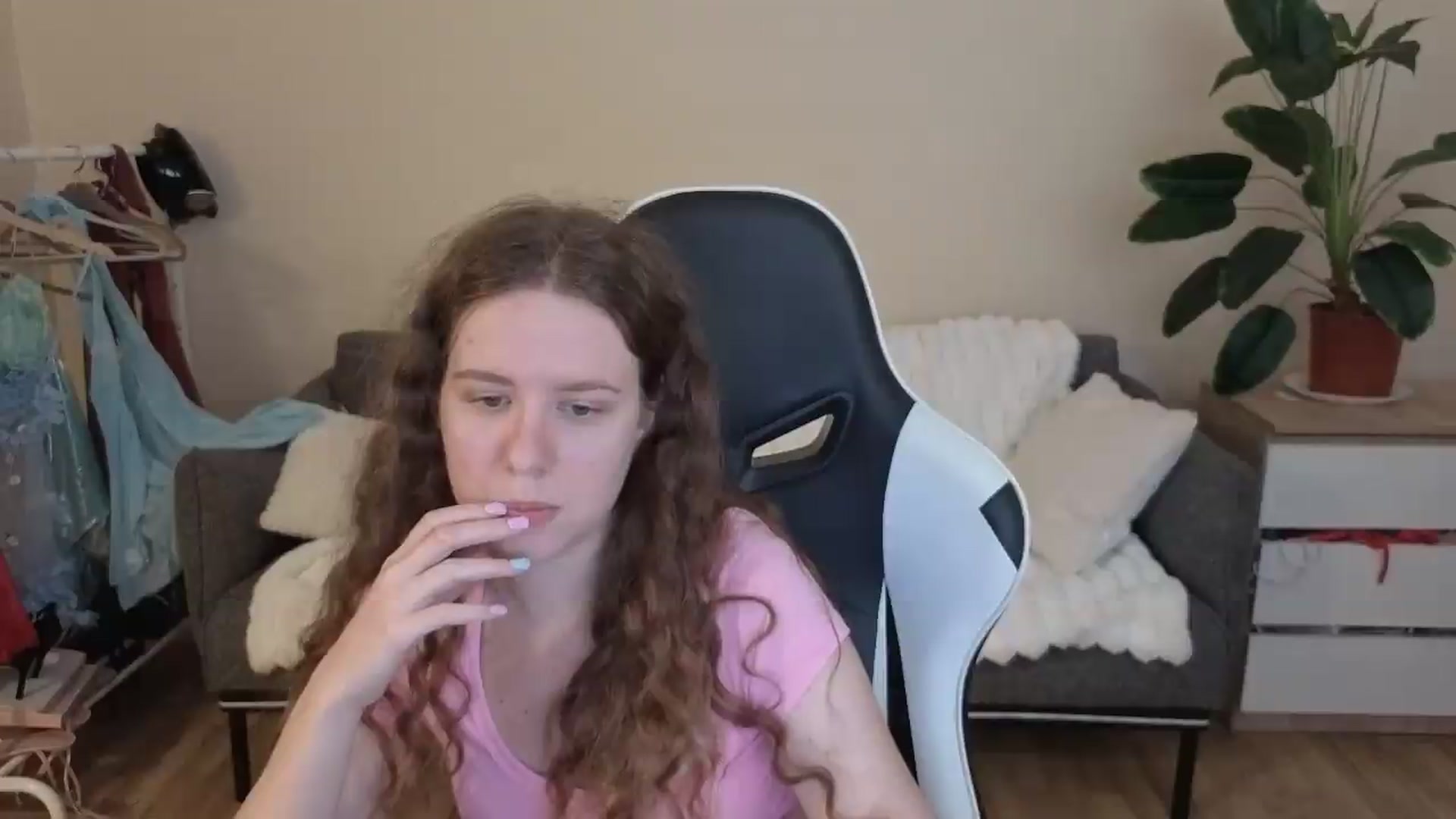 Gallery image thumbnail from BlueFlowerr's myfreecams stream on, 08/29/2026, 24:40 image 9 of 20