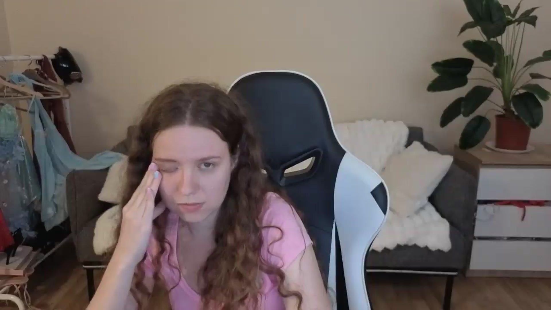 Gallery image thumbnail from BlueFlowerr's myfreecams stream on, 08/29/2026, 24:40 image 6 of 20