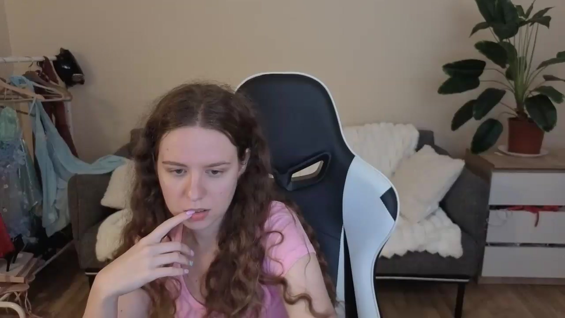 Gallery image thumbnail from BlueFlowerr's myfreecams stream on, 08/29/2026, 24:40 image 3 of 20