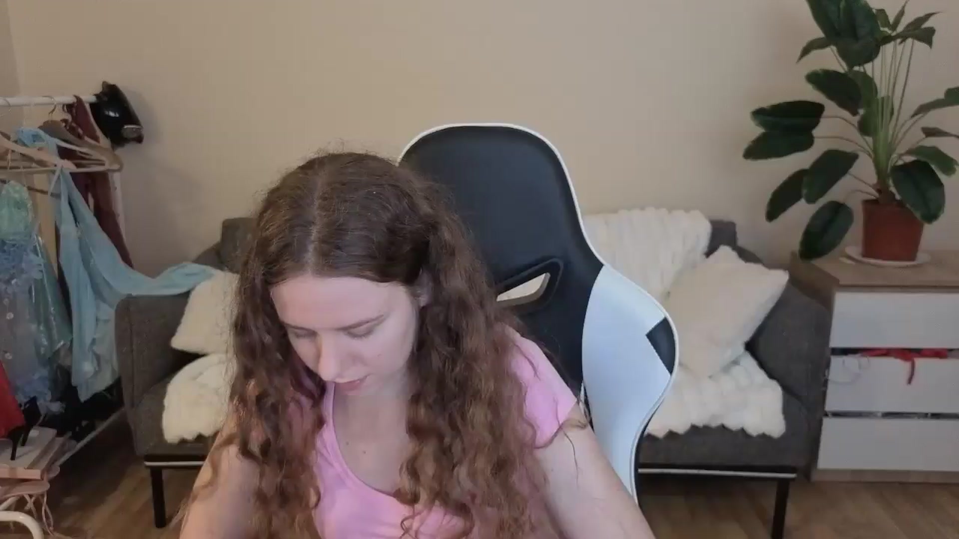 Gallery image thumbnail from BlueFlowerr's myfreecams stream on, 08/29/2026, 24:40 image 14 of 20