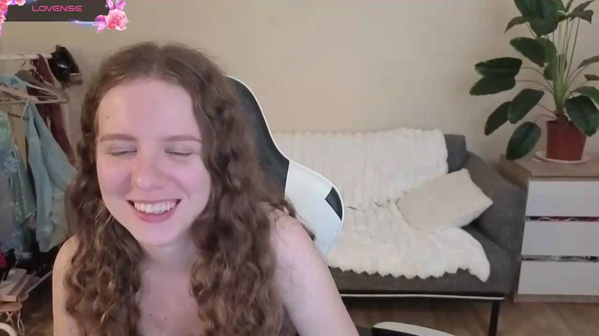 Gallery image thumbnail from BlueFlowerr's myfreecams stream on, 08/29/2026, 18:26 image 9 of 20